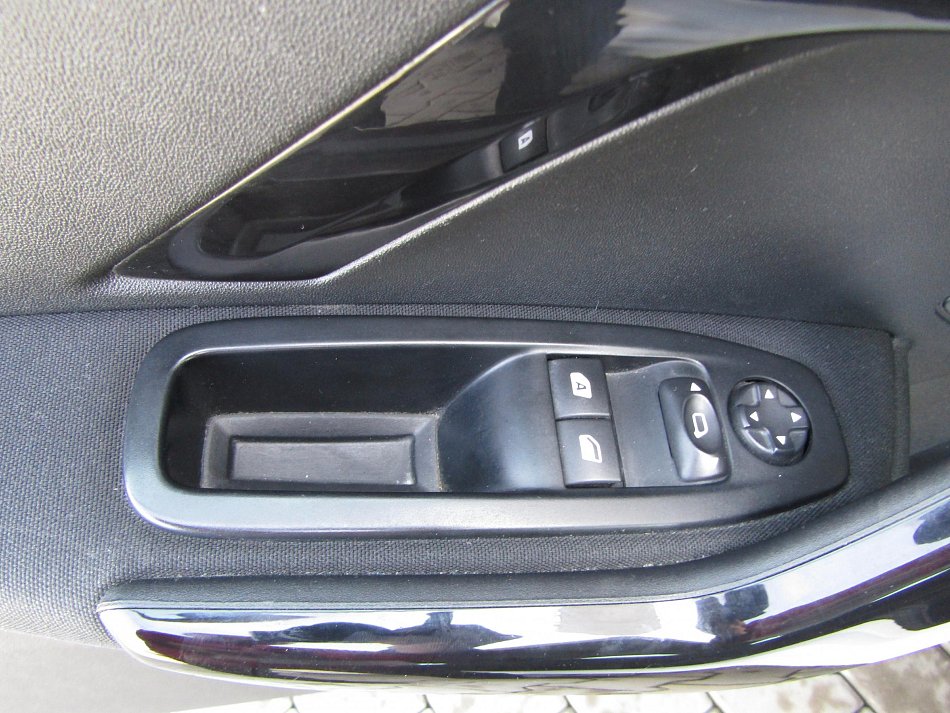 Peugeot 208 1.2 VTi 