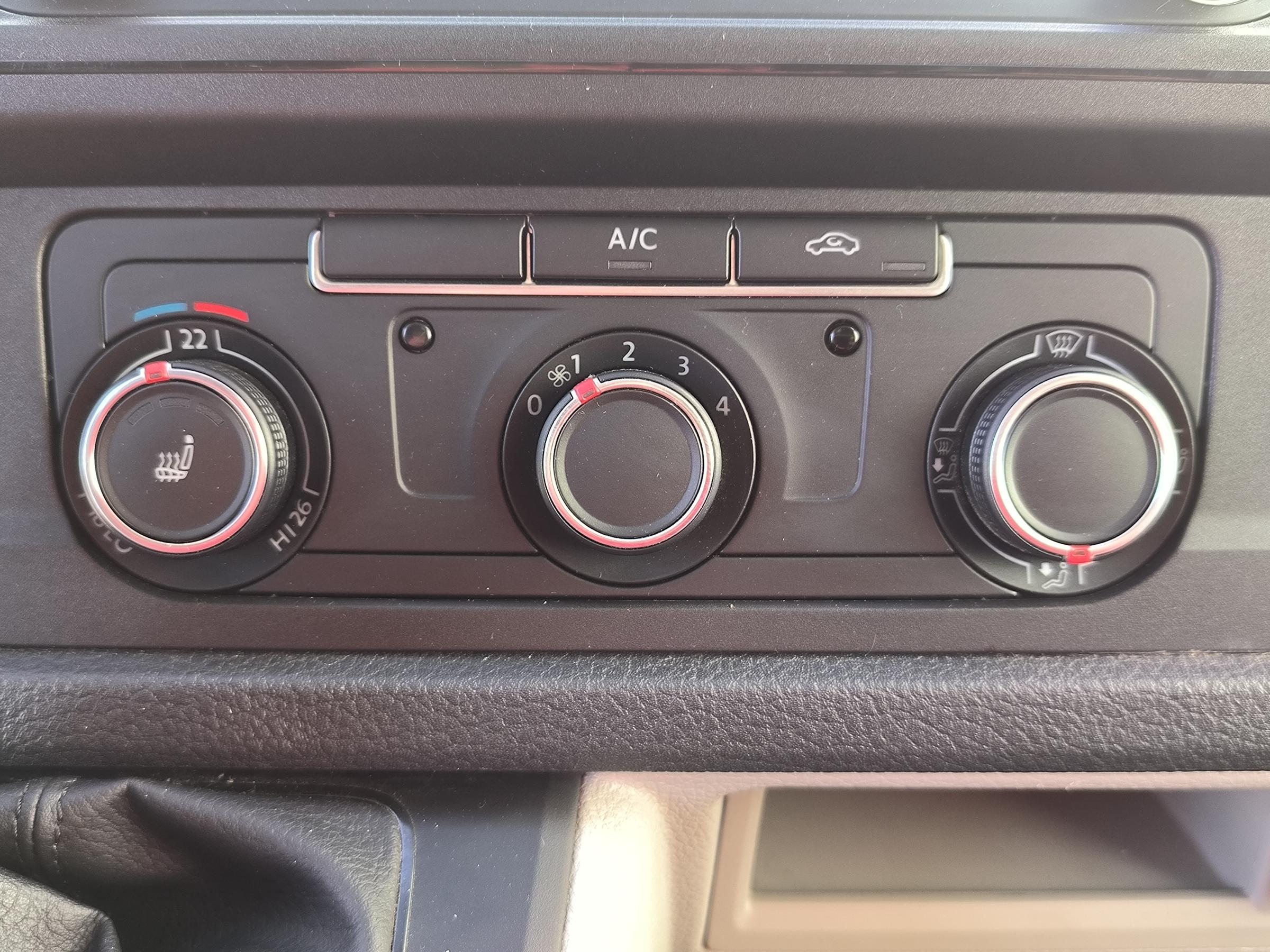 Volkswagen Transporter, 2019 - pohled č. 16