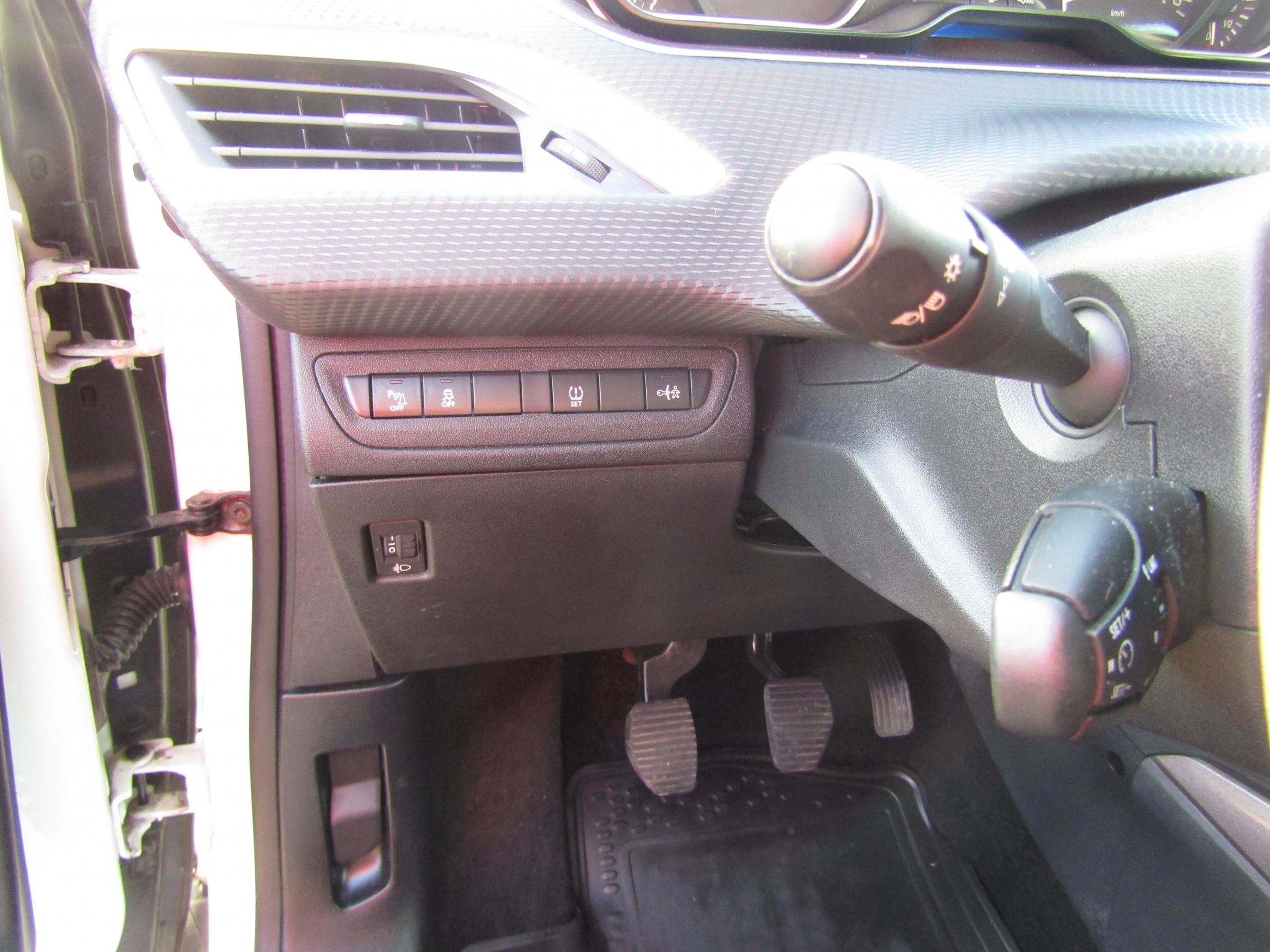 Peugeot 2008, 2014 - pohled č. 17