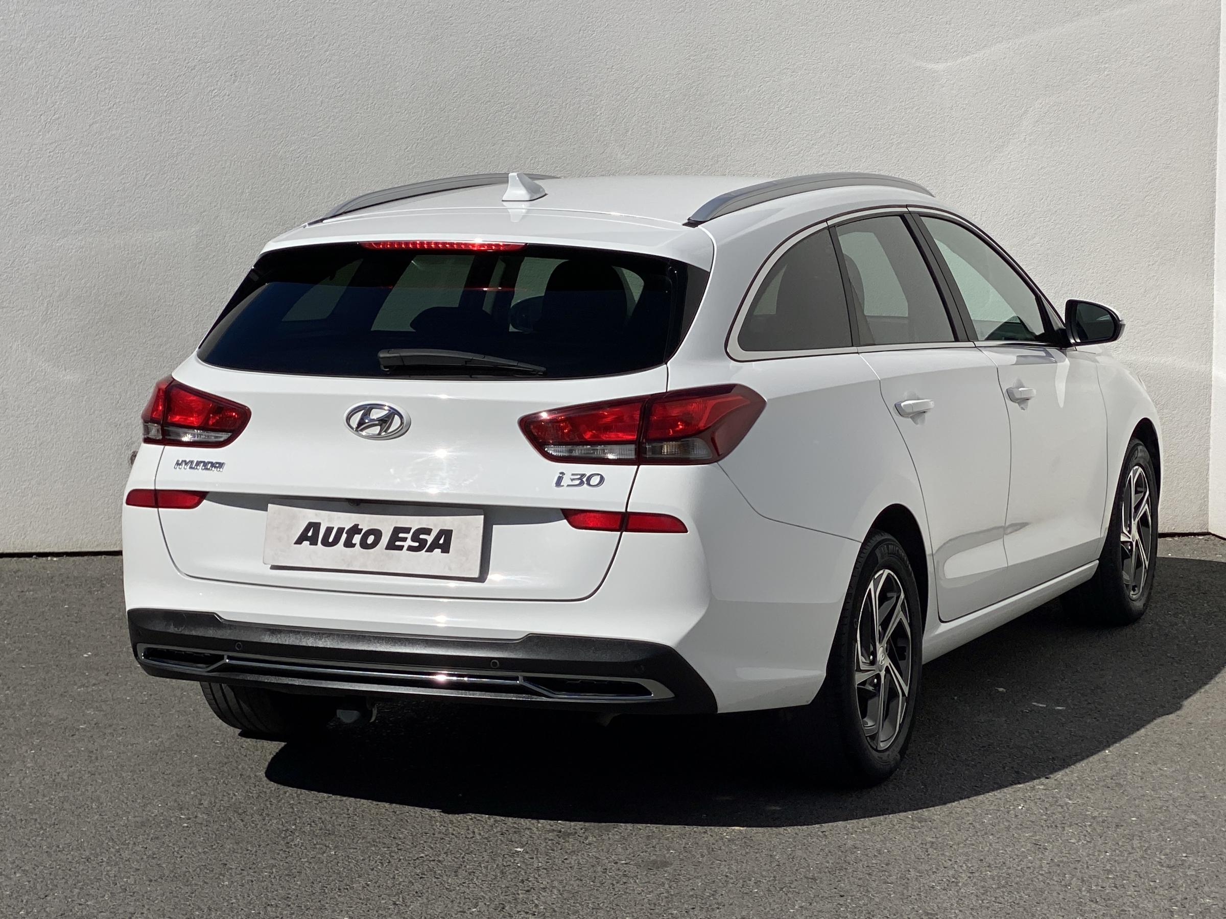 Hyundai i30, 2022 - pohled č. 4