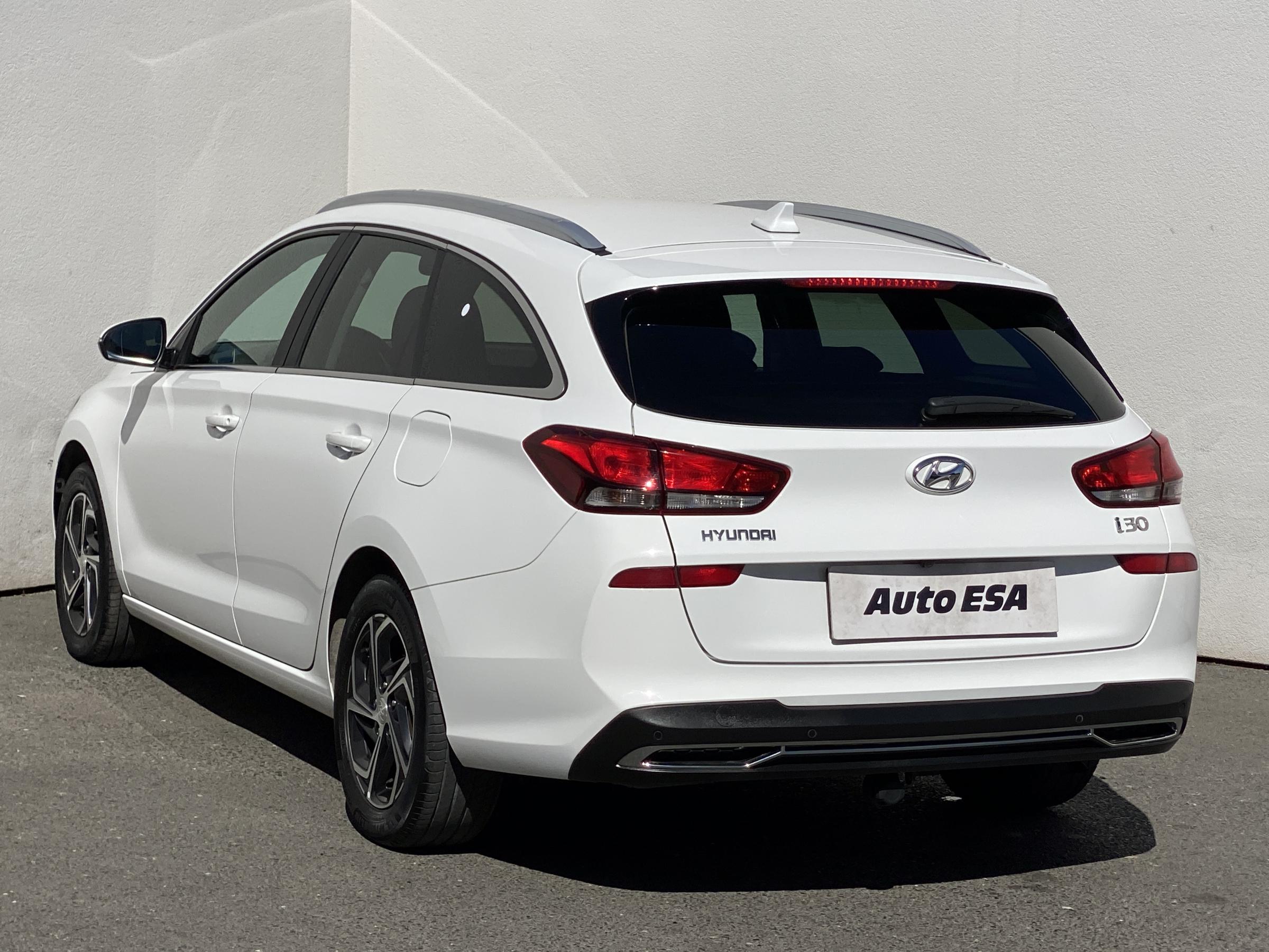 Hyundai i30, 2022 - pohled č. 6