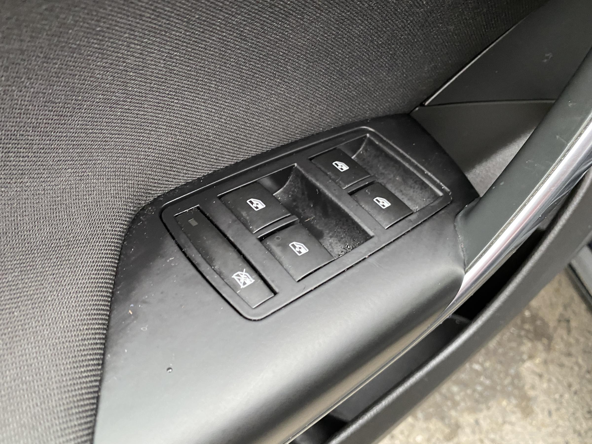 Opel Insignia, 2016 - pohled č. 13