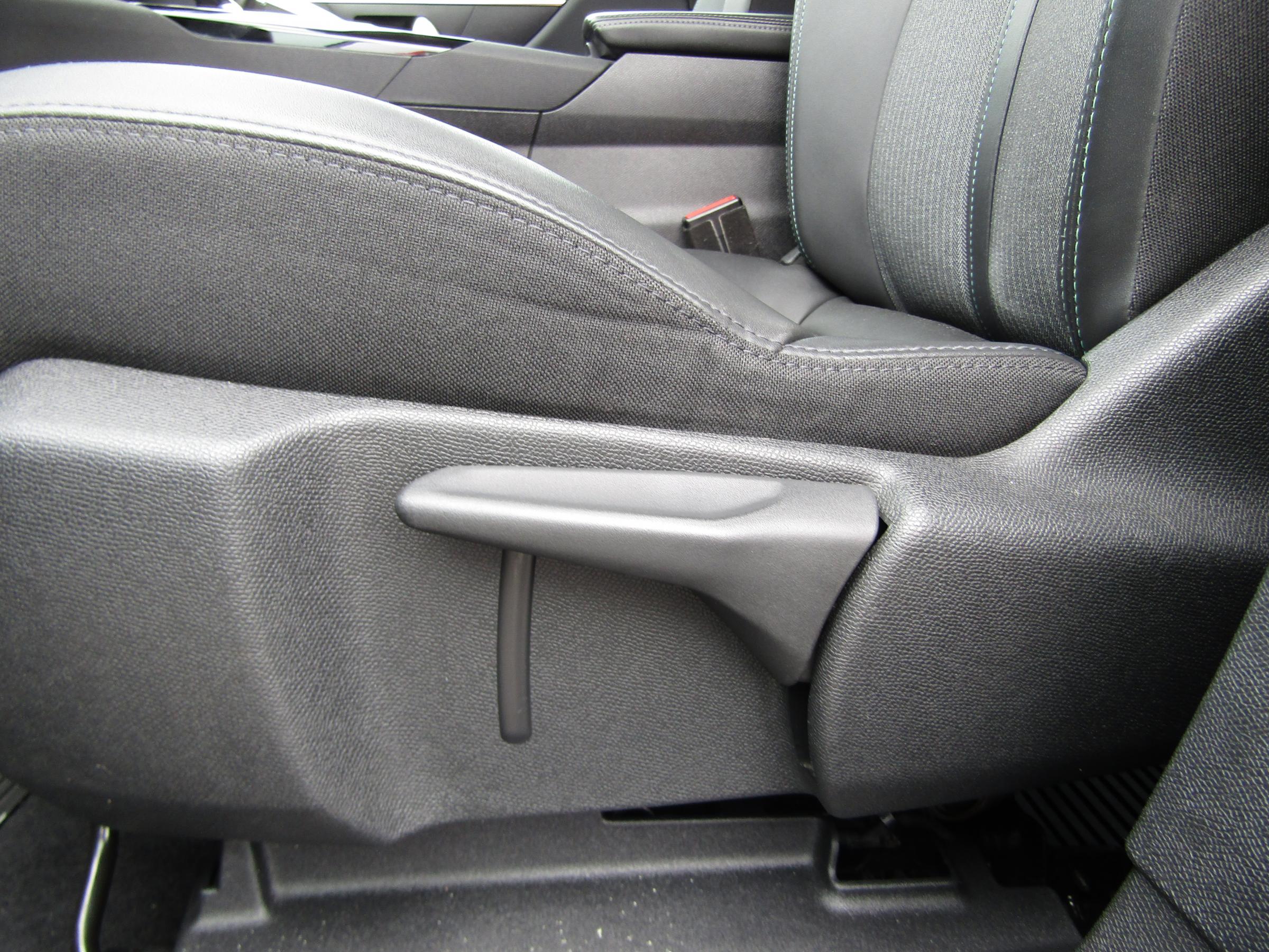 Peugeot 5008, 2021 - pohled č. 11