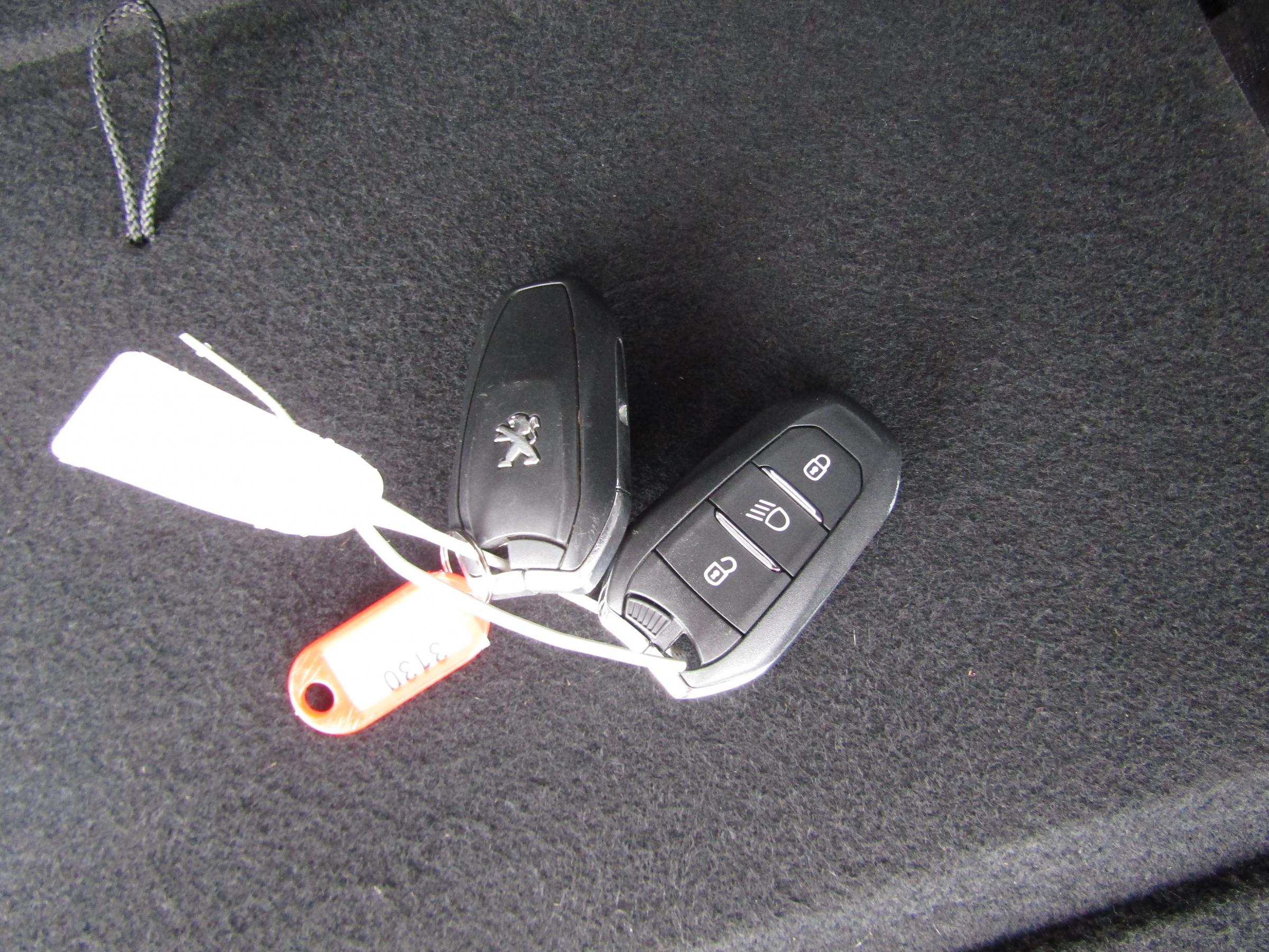 Peugeot 5008, 2021 - pohled č. 23