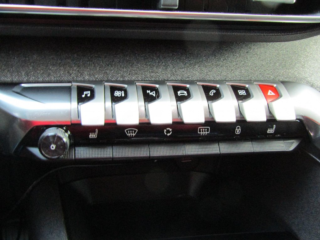 Peugeot 5008 1.2 PT Allure 7míst