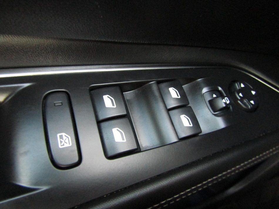 Peugeot 5008 1.2 THP 