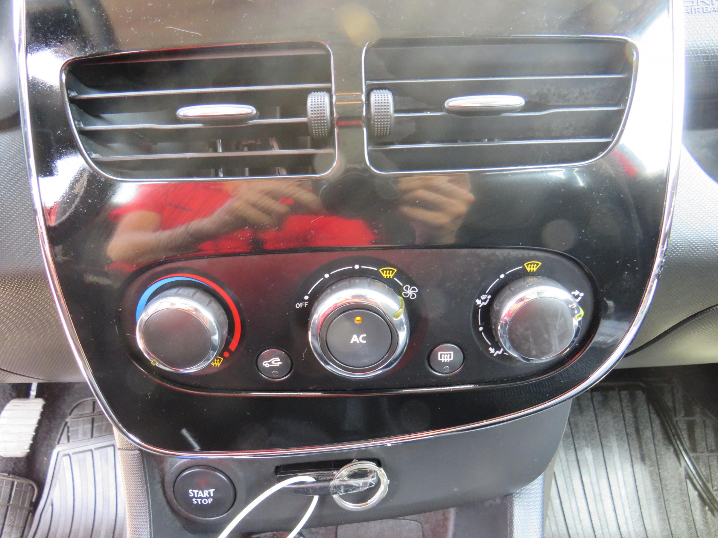 Renault Clio, 2015 - pohled č. 16