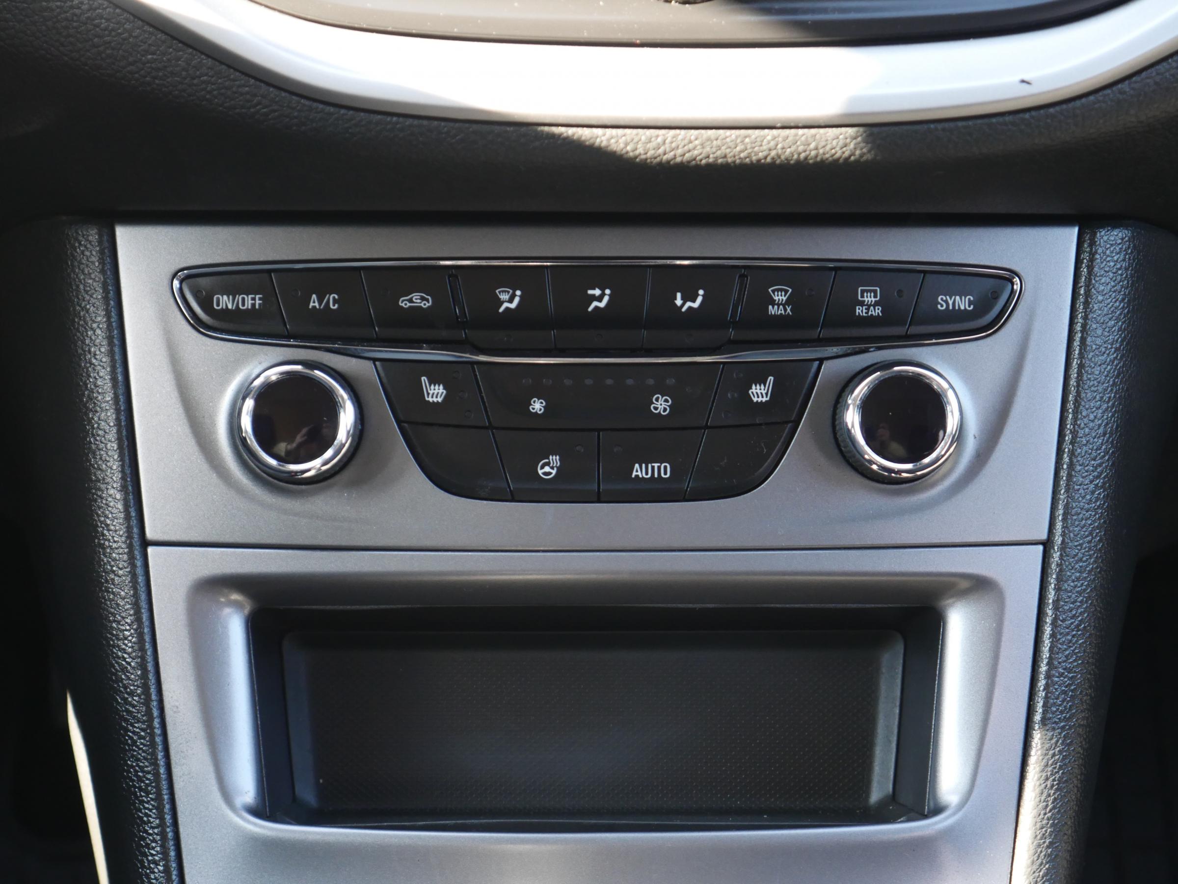 Opel Astra, 2020 - pohled č. 13