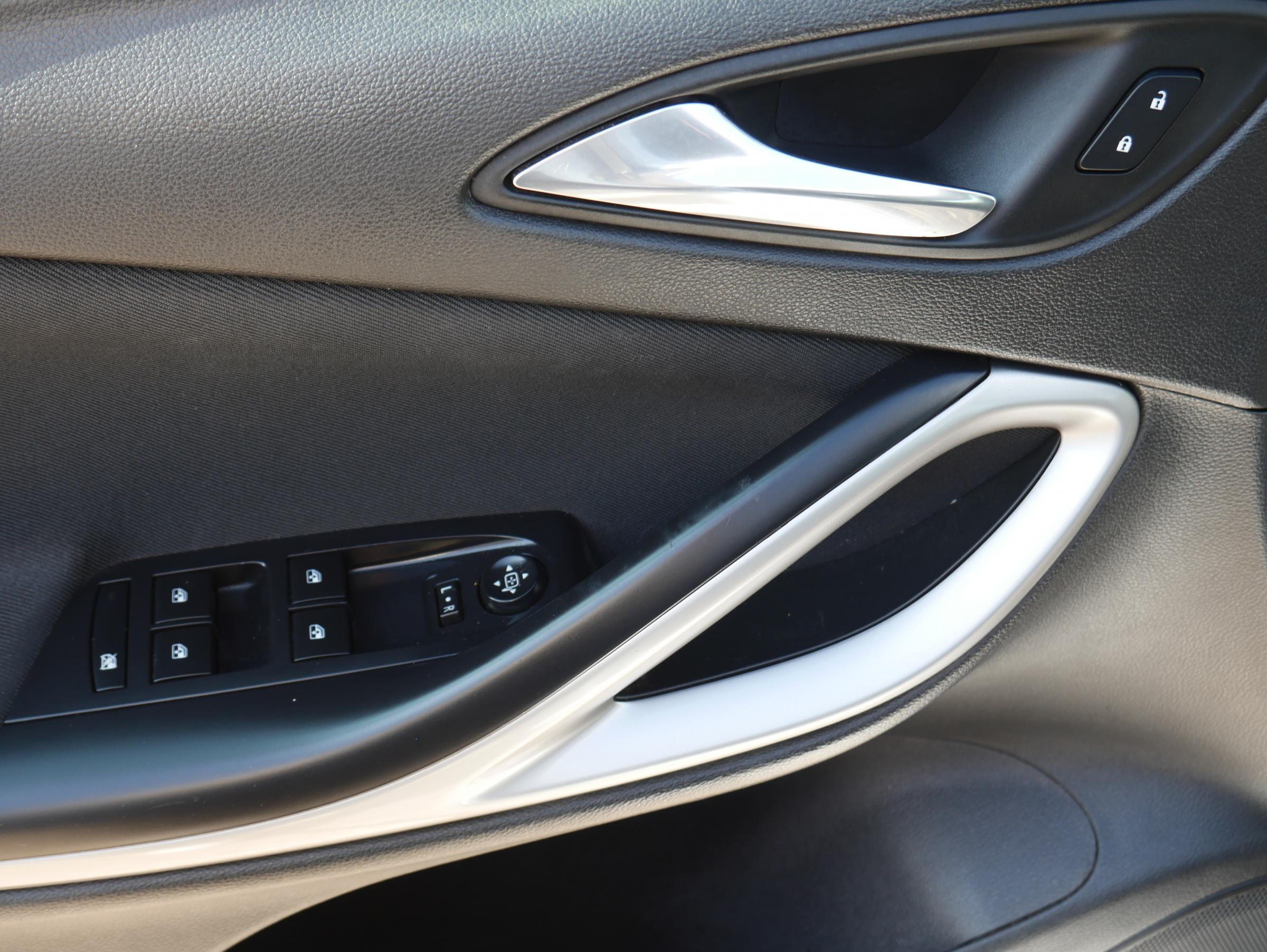 Opel Astra, 2020 - pohled č. 14