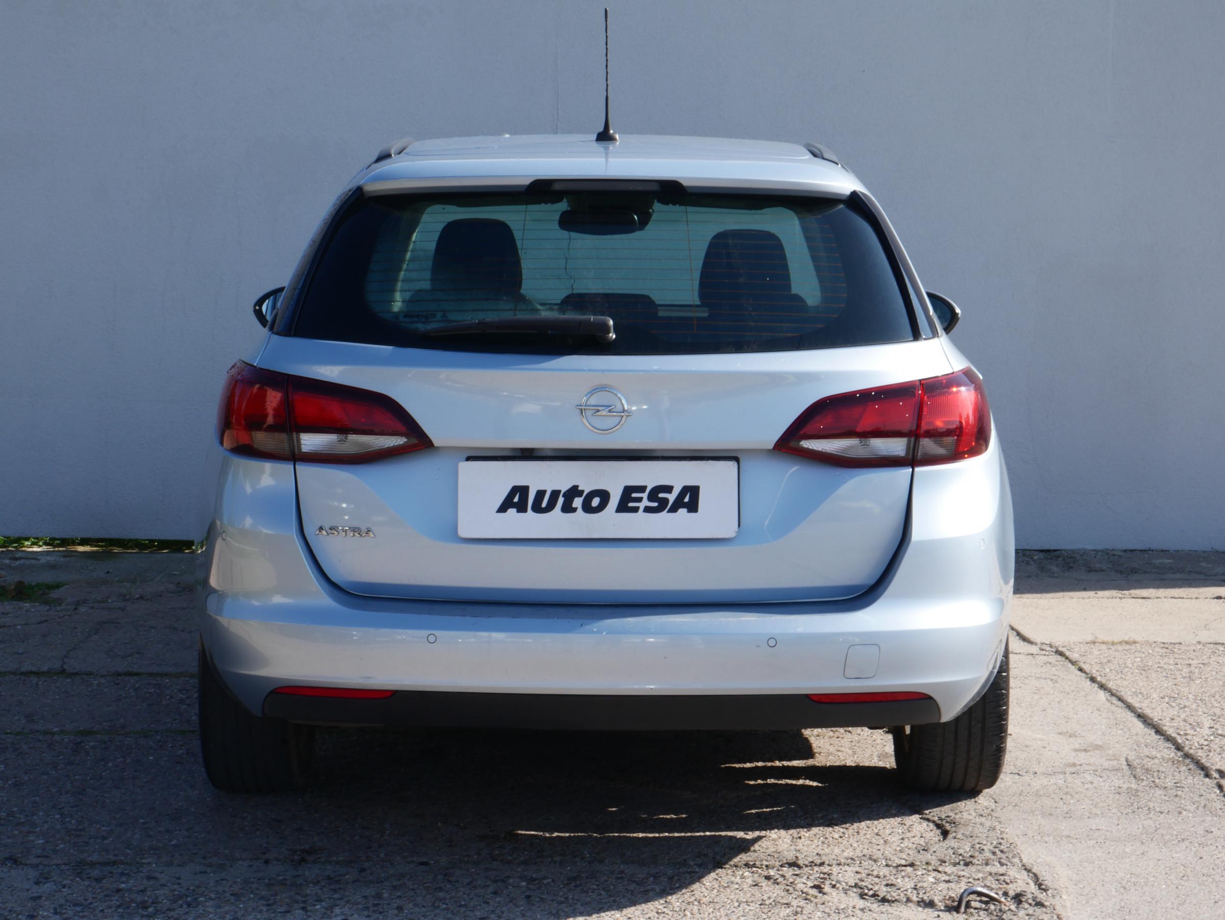 Opel Astra, 2020 - pohled č. 5