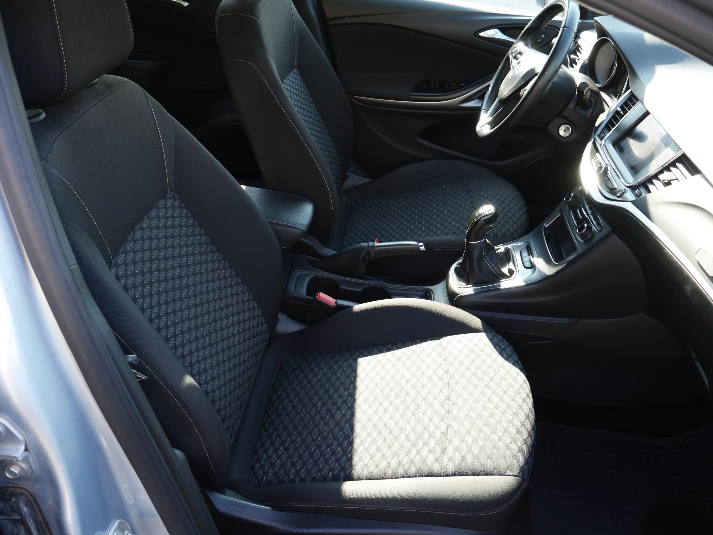 Opel Astra, 2020 - pohled č. 9