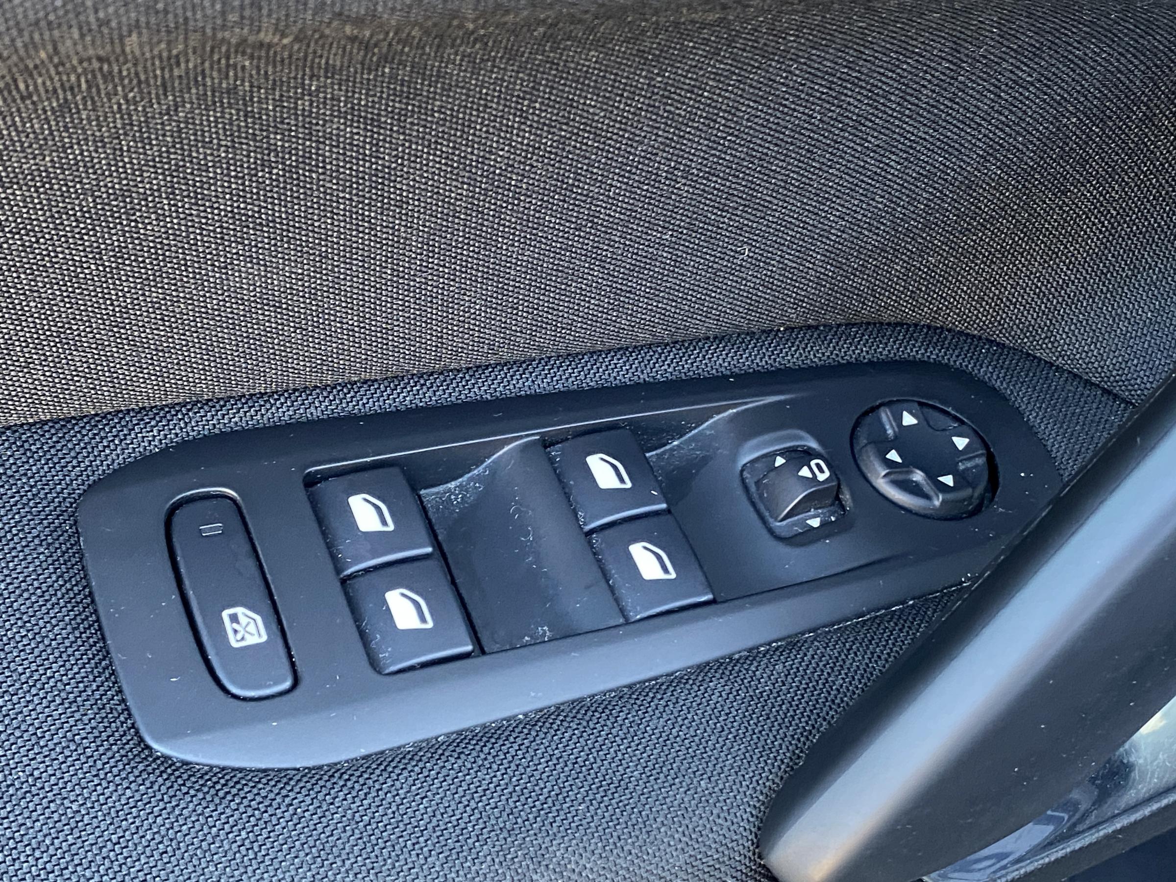 Peugeot 308, 2019 - pohled č. 11