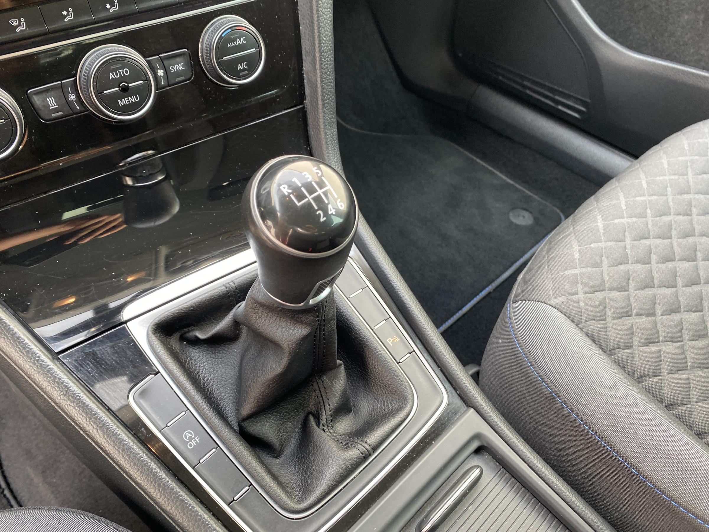 Volkswagen Golf, 2018 - pohled č. 18