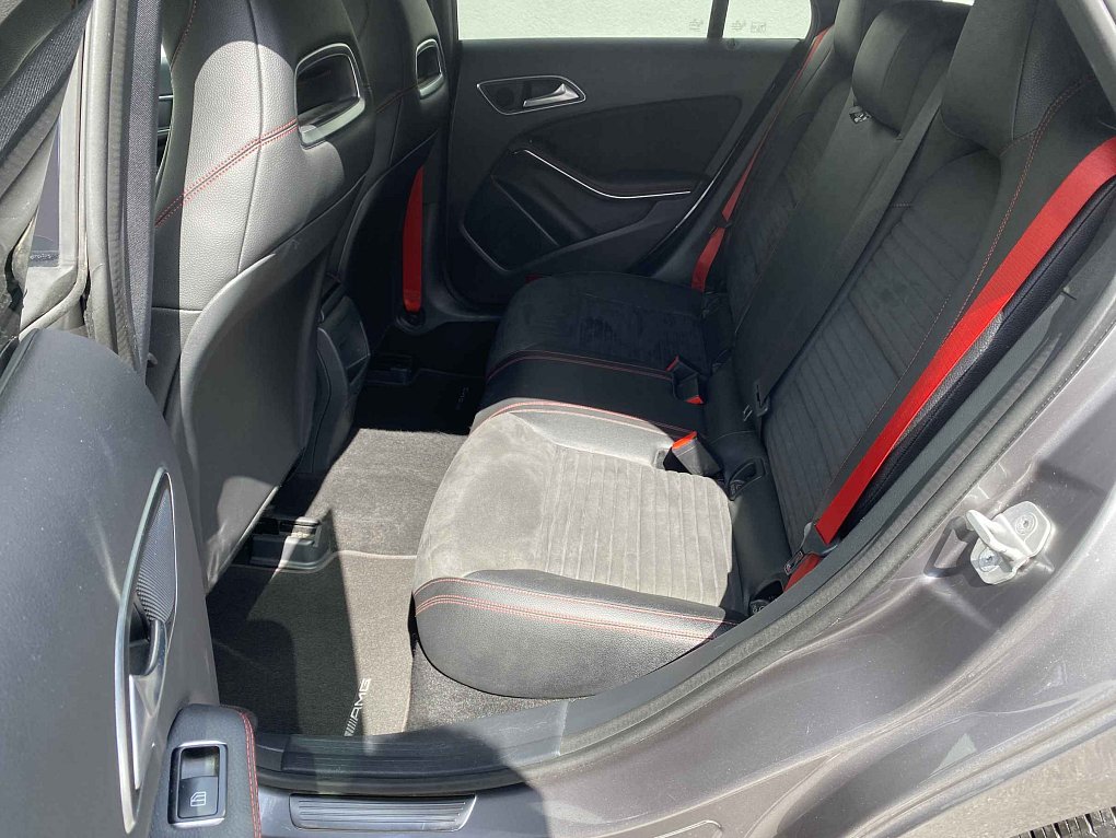 Mercedes-Benz CLA 2.0 i  250