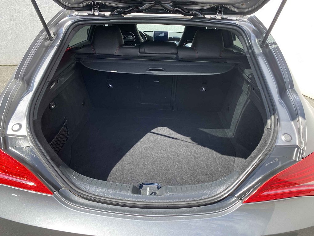 Mercedes-Benz CLA 2.0 i  250
