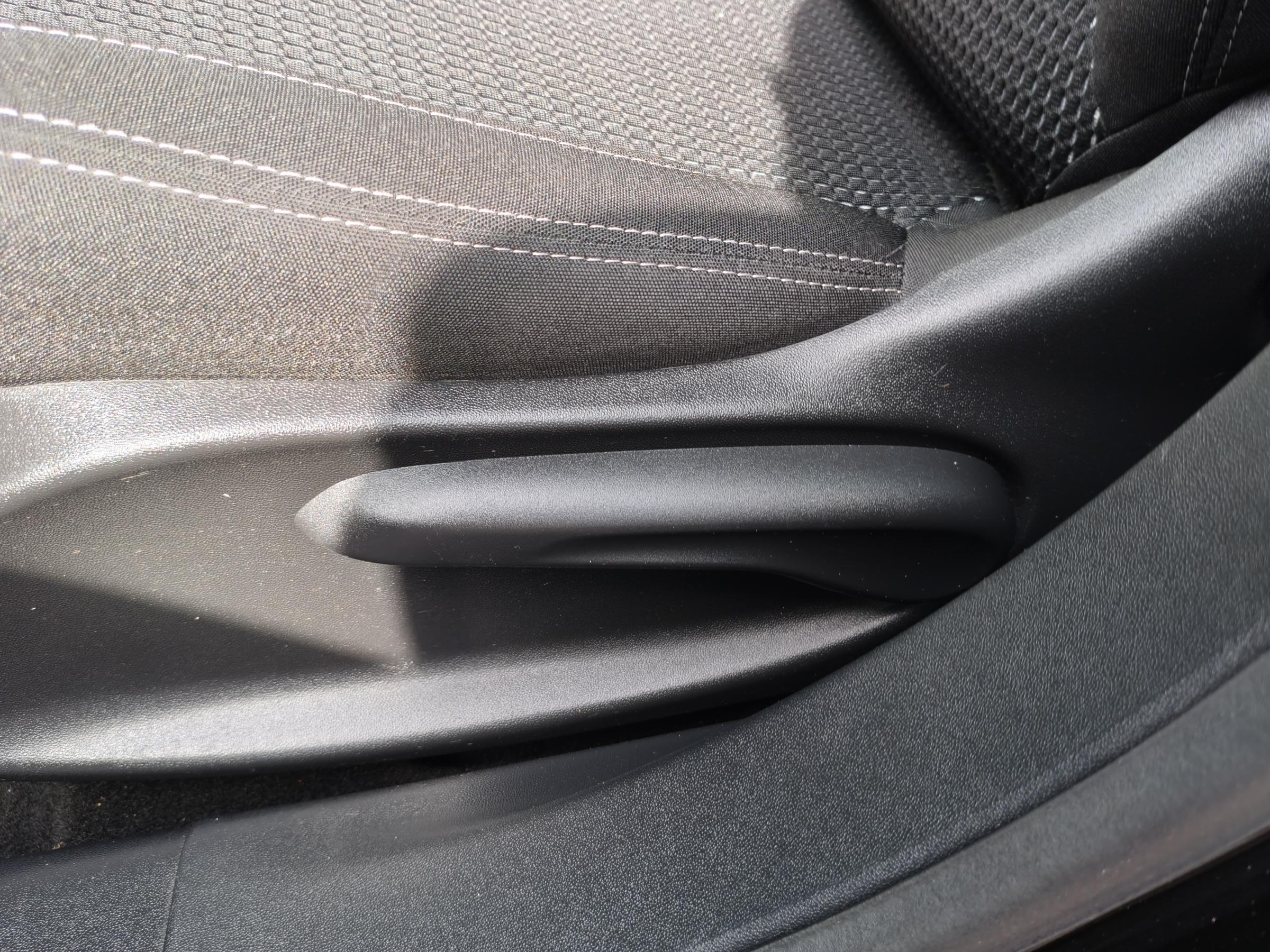 Peugeot 208, 2015 - pohled č. 16