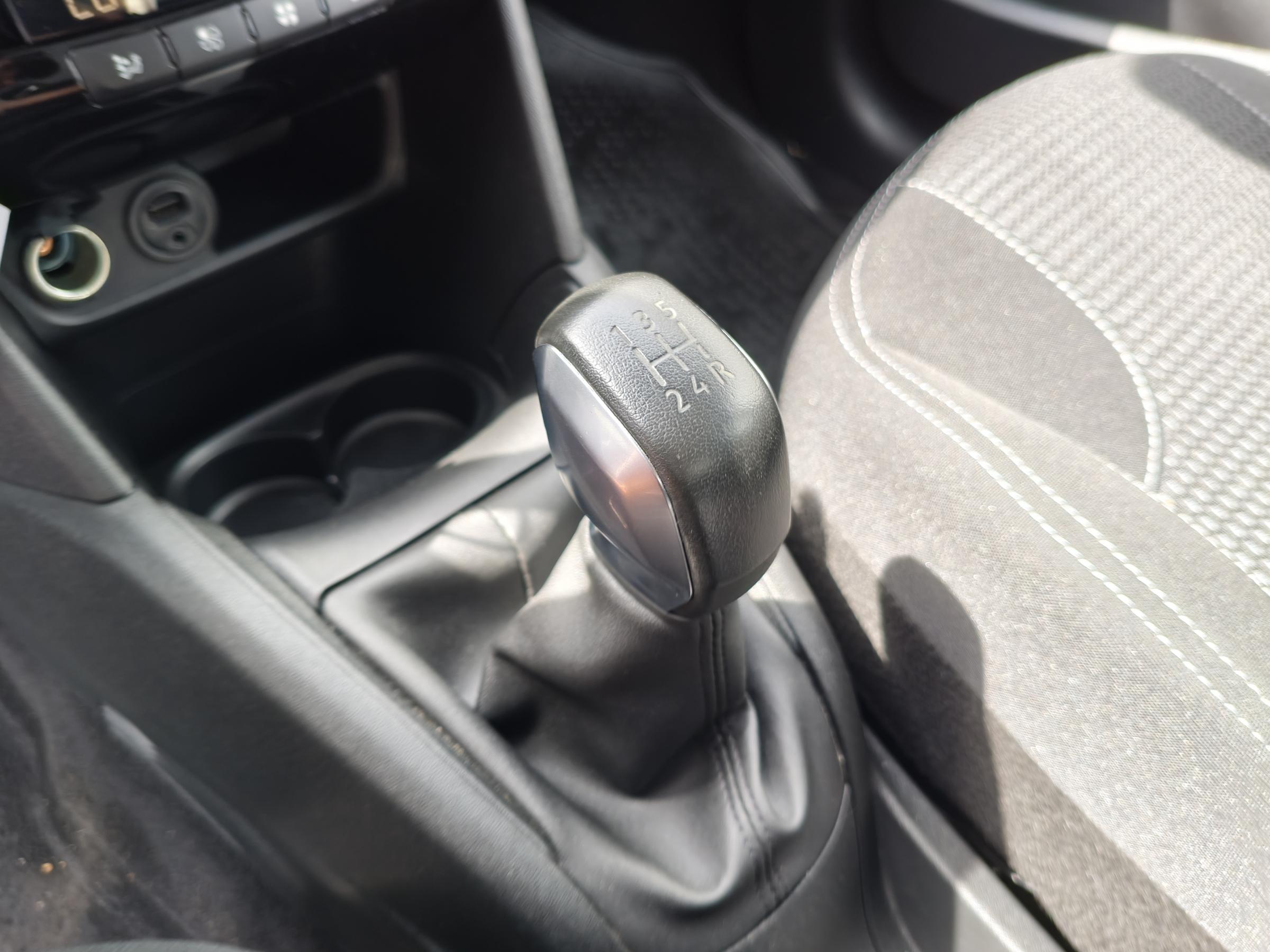 Peugeot 208, 2015 - pohled č. 18