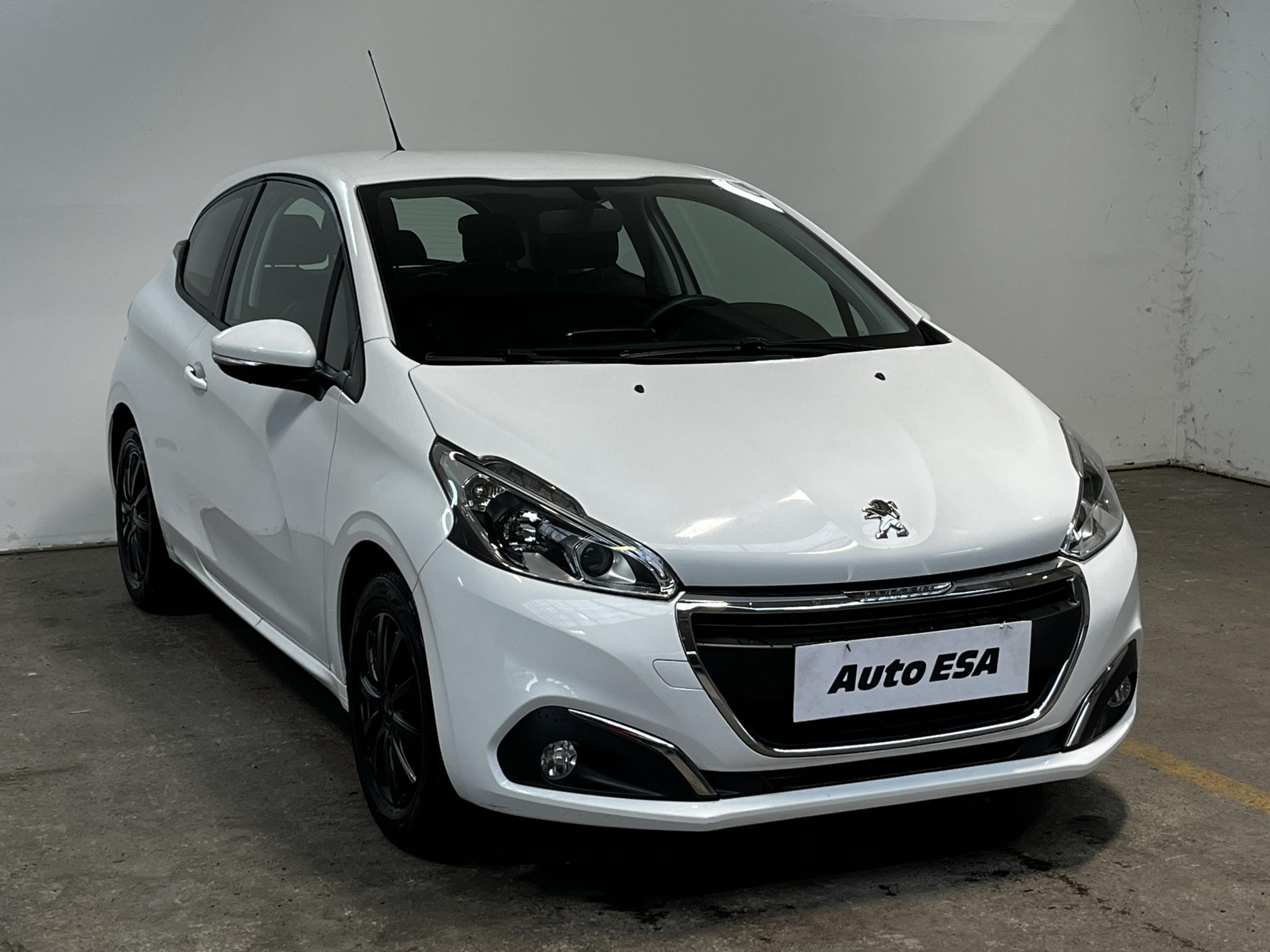 Peugeot 208, 2015