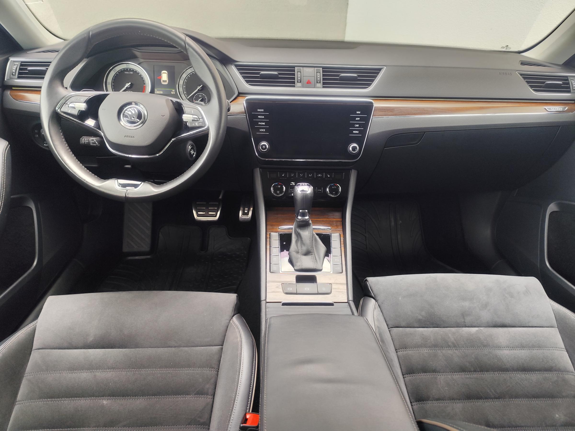 Škoda Superb III, 2021 - pohled č. 8