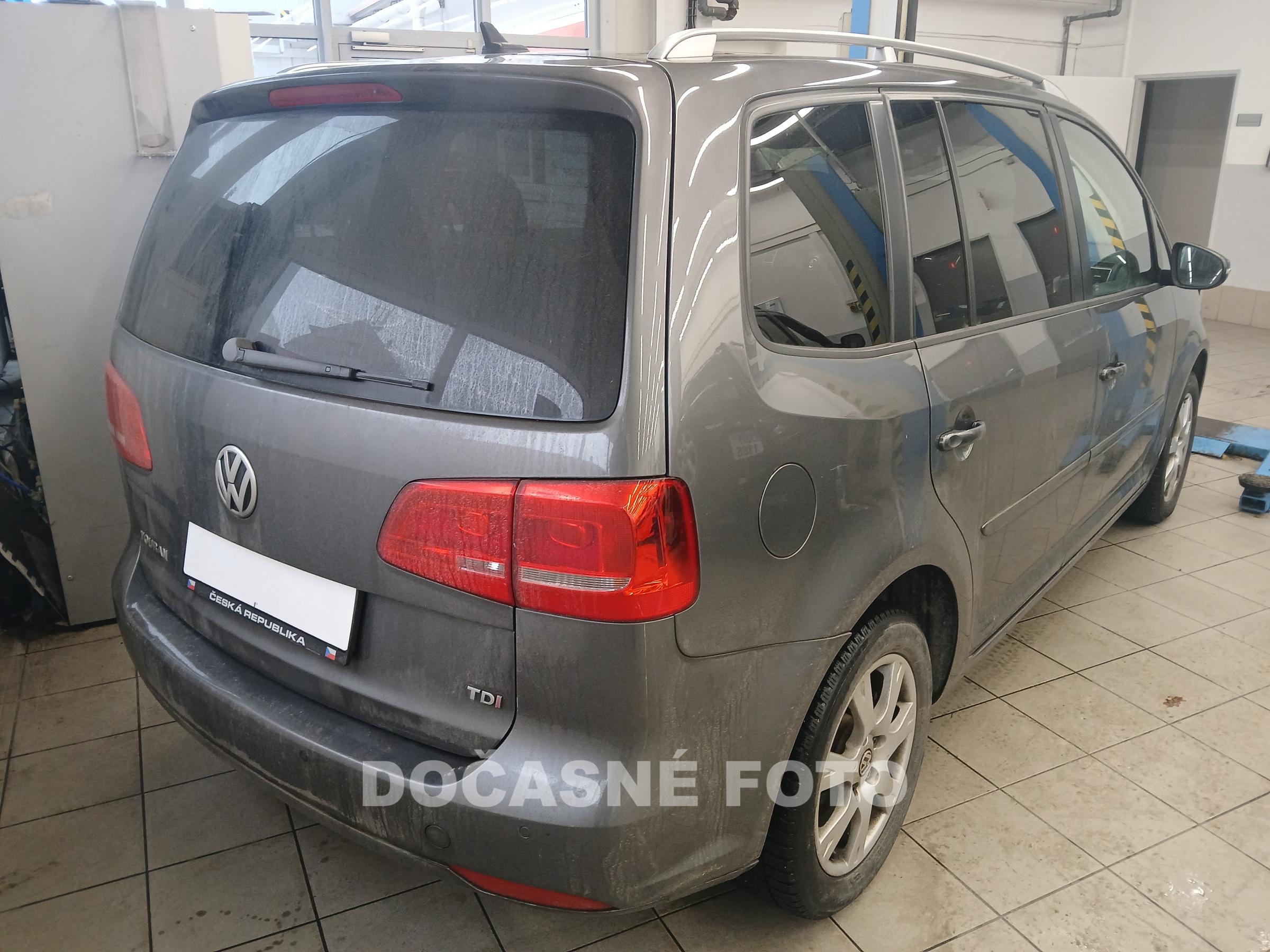 Volkswagen Touran, 2011 - pohled č. 2