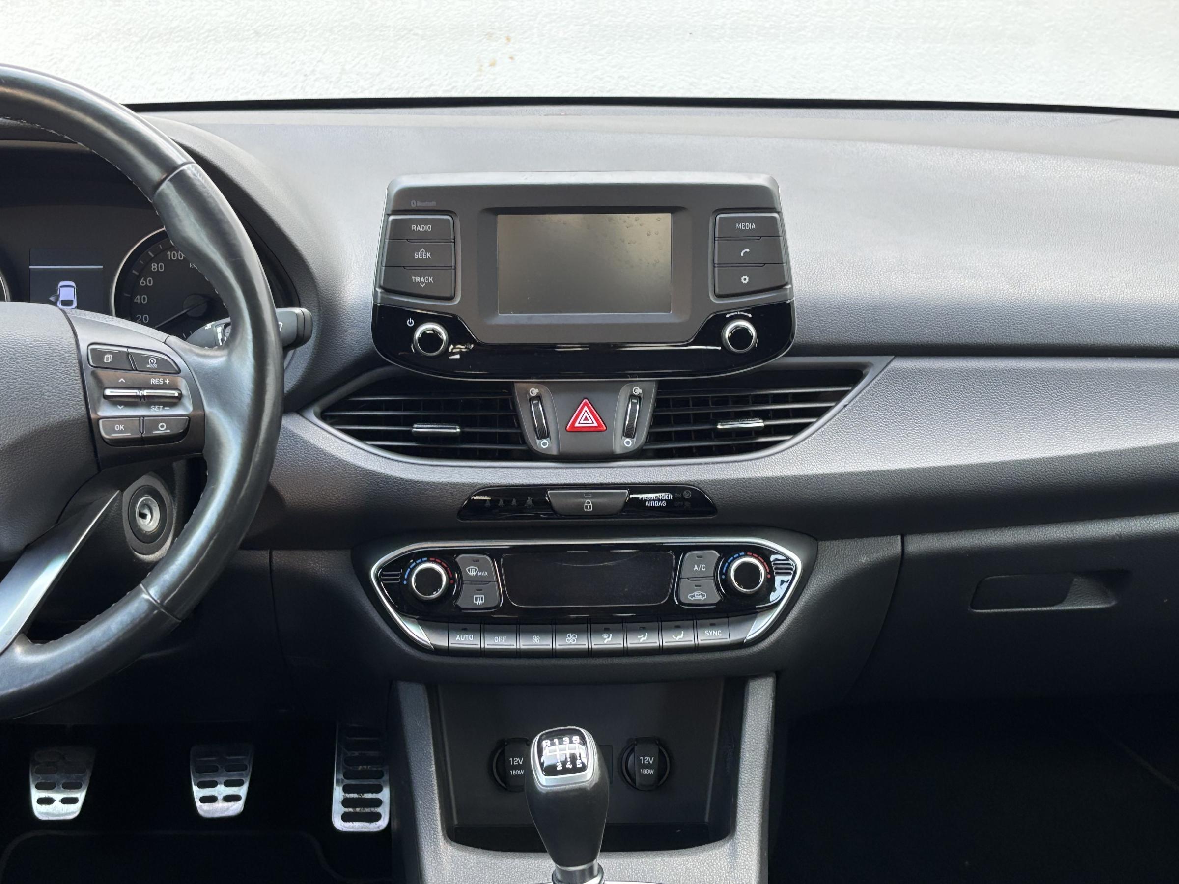 Hyundai i30, 2018 - pohled č. 10