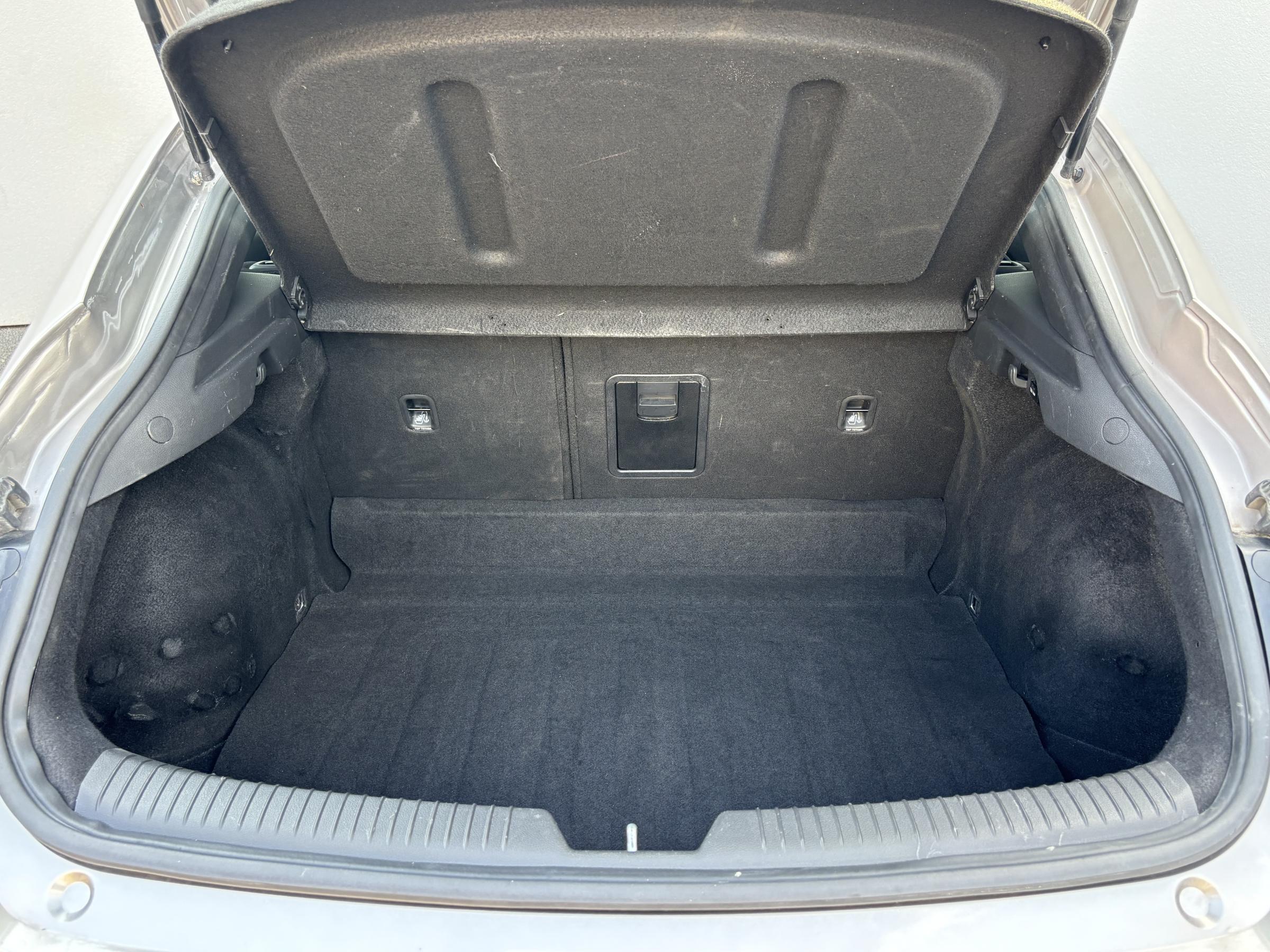 Hyundai i30, 2018 - pohled č. 8