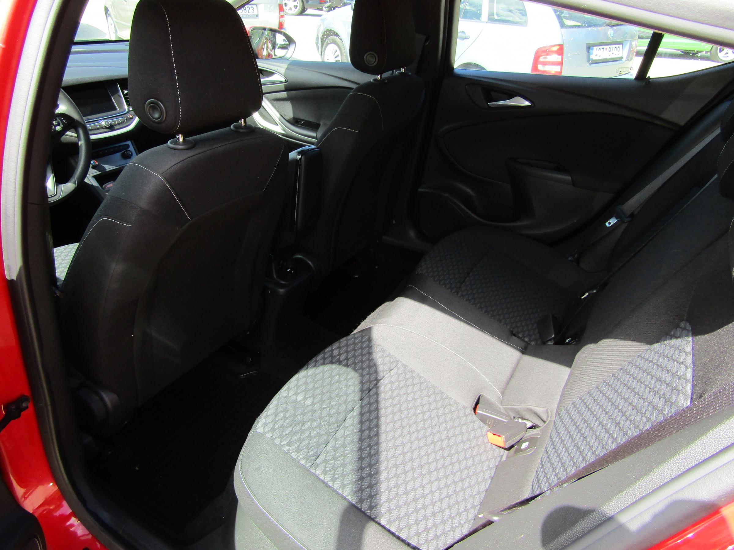 Opel Astra, 2020 - pohled č. 12