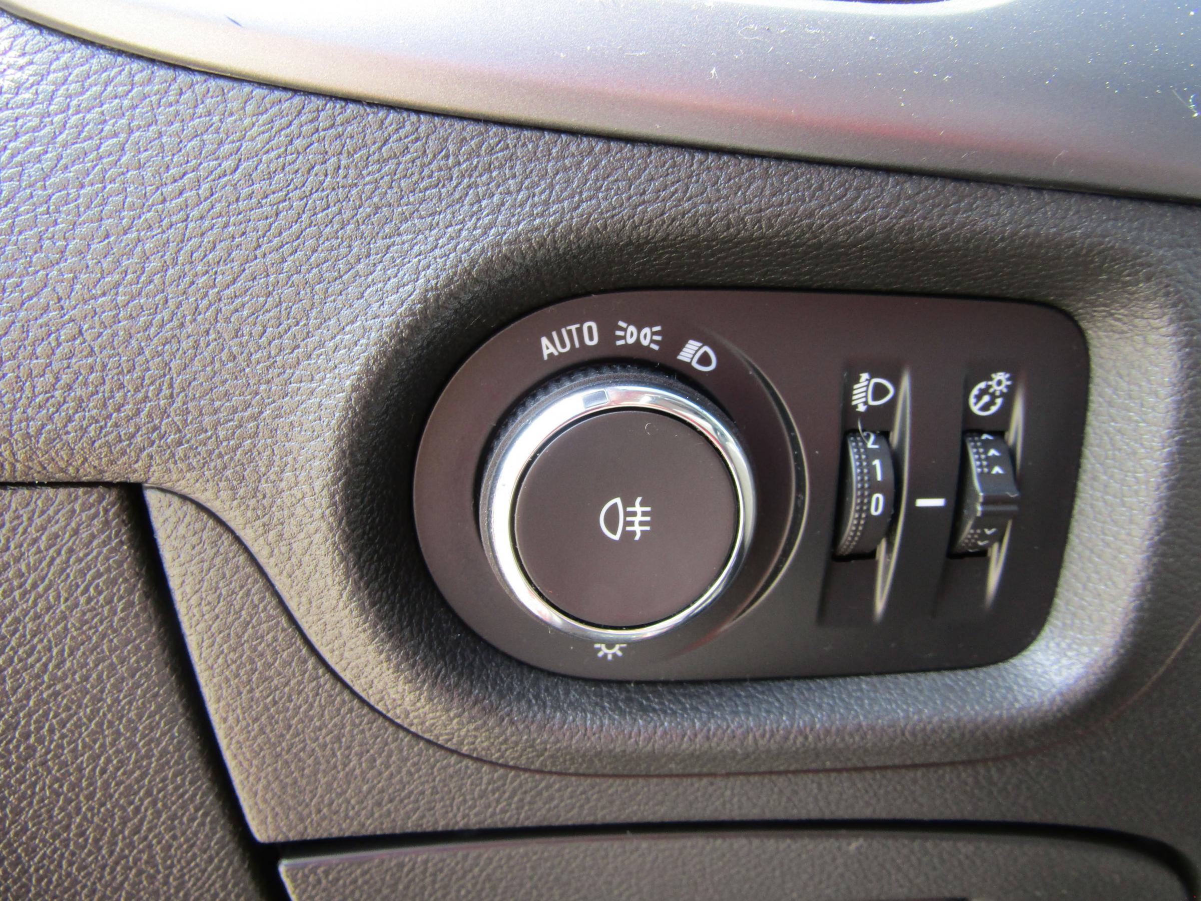 Opel Astra, 2020 - pohled č. 18