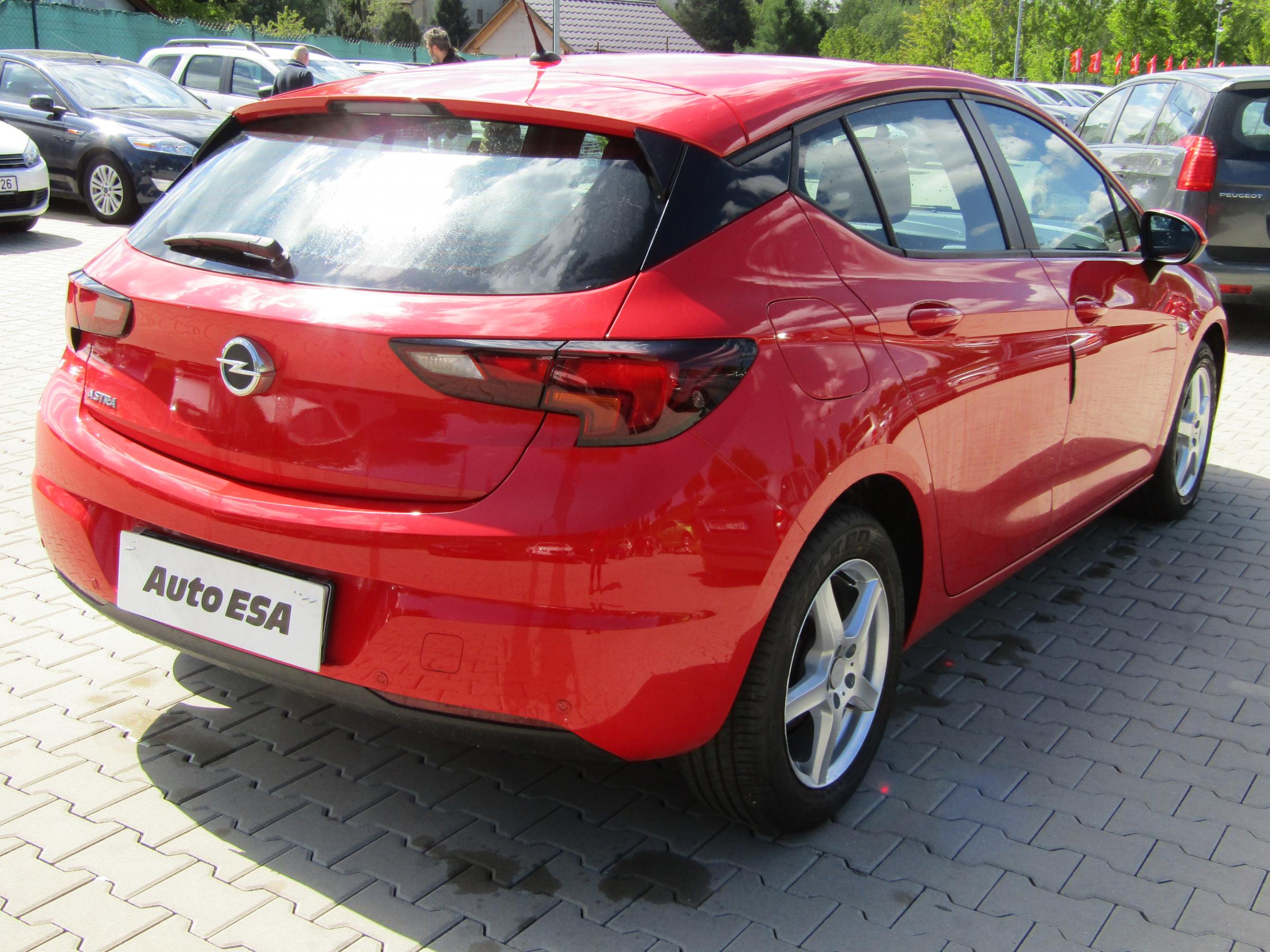 Opel Astra, 2020 - pohled č. 4