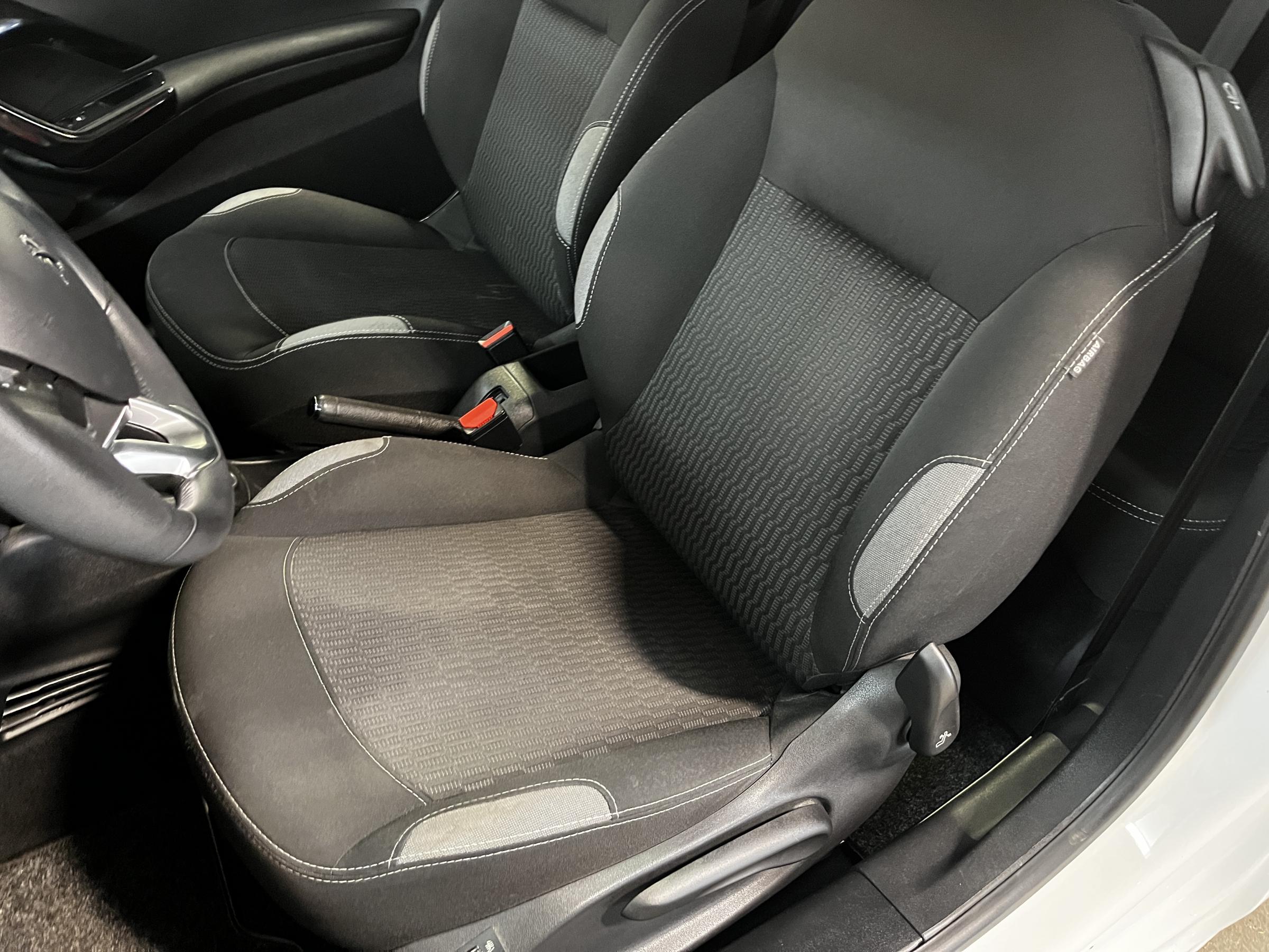 Peugeot 208, 2015 - pohled č. 9