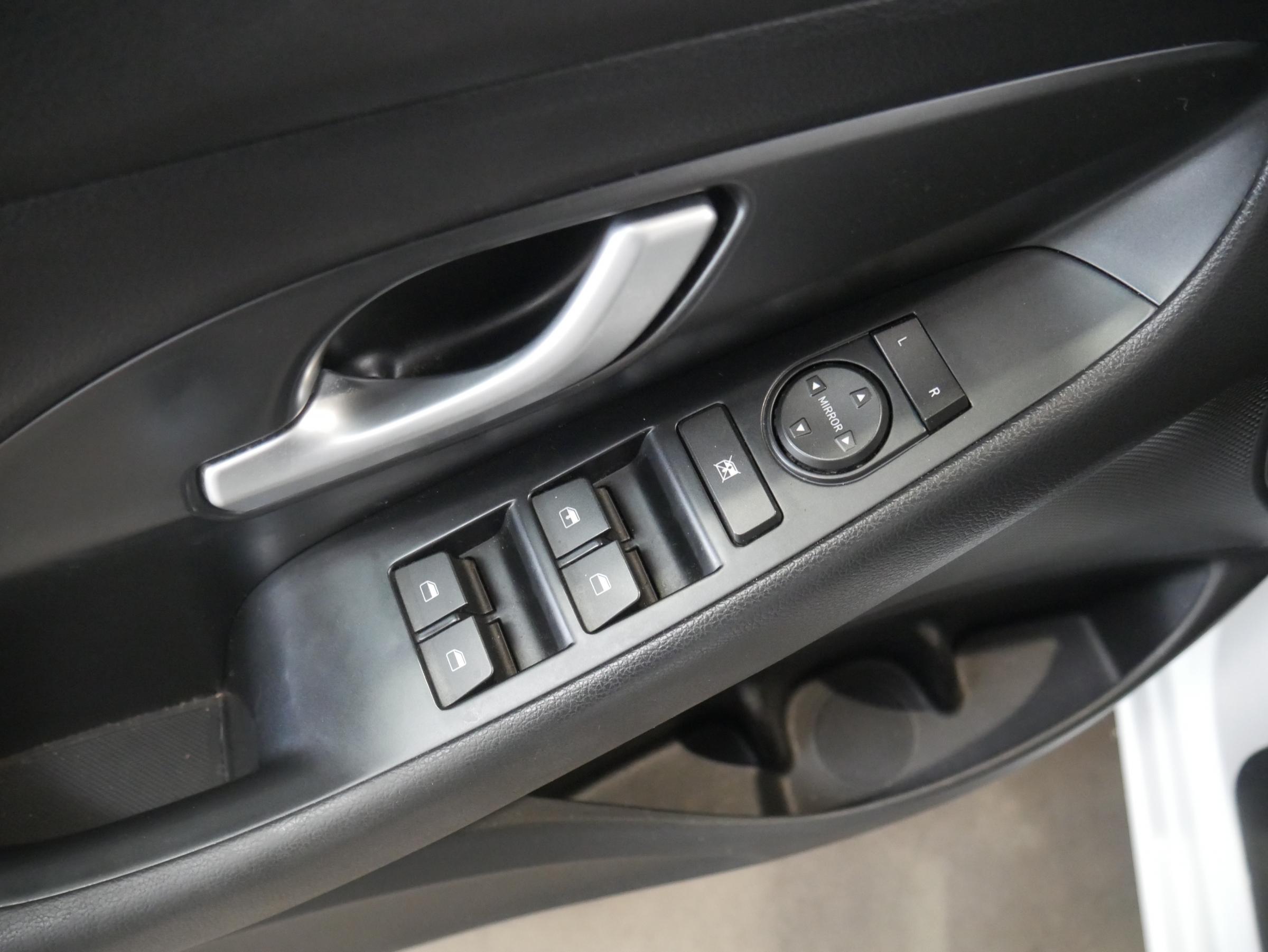 Hyundai i30, 2018 - pohled č. 11