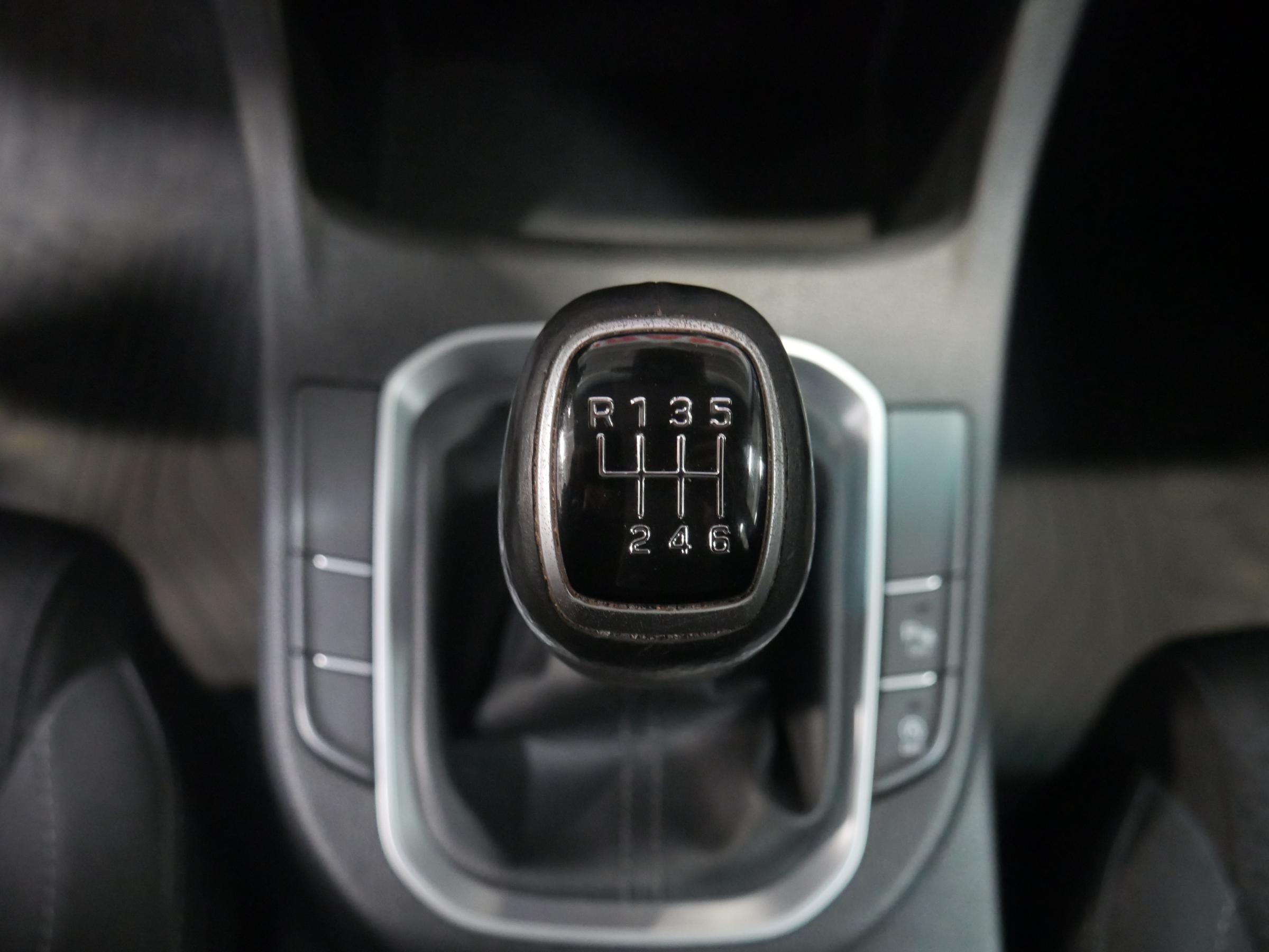 Hyundai i30, 2018 - pohled č. 15