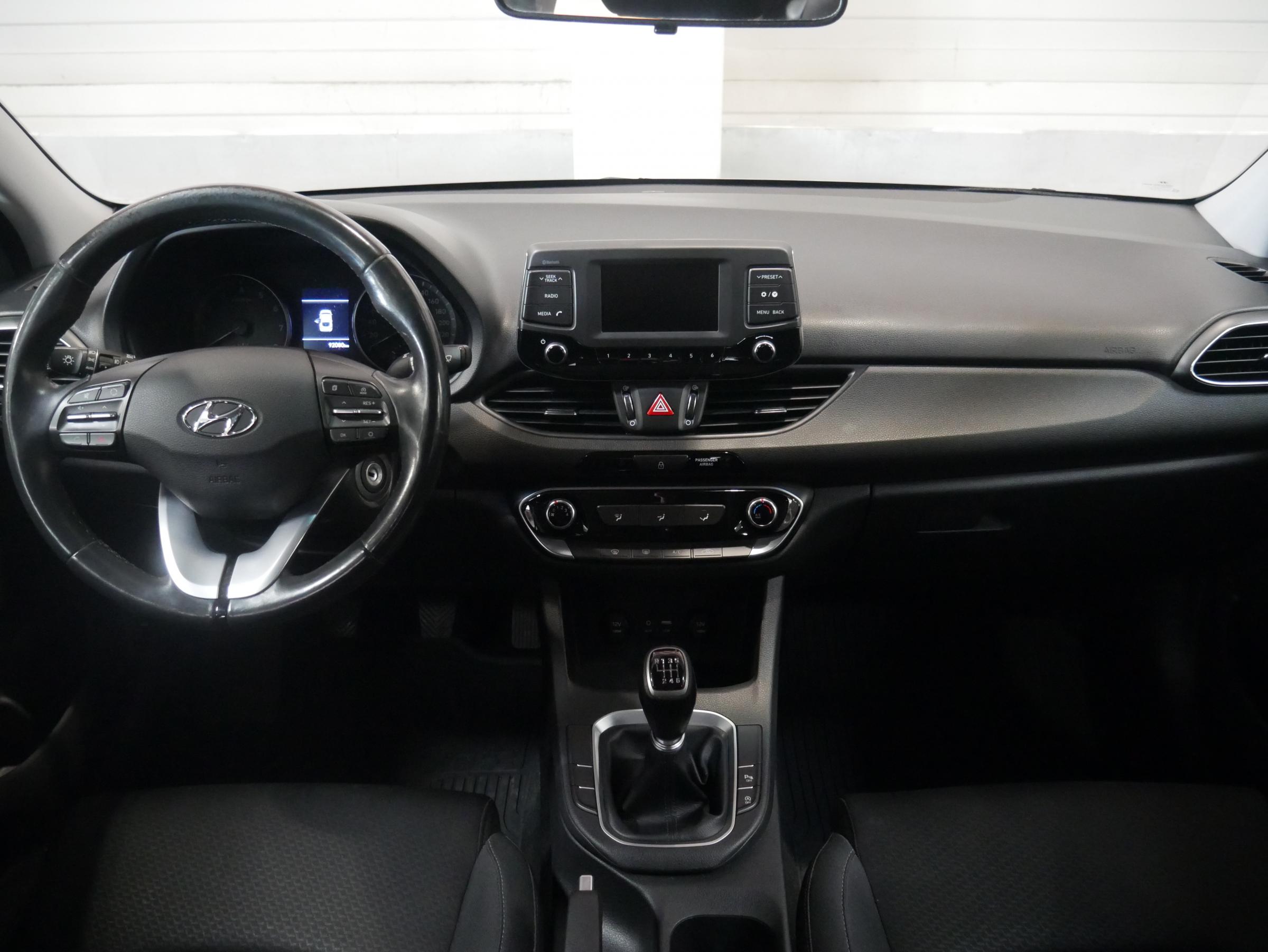 Hyundai i30, 2018 - pohled č. 8