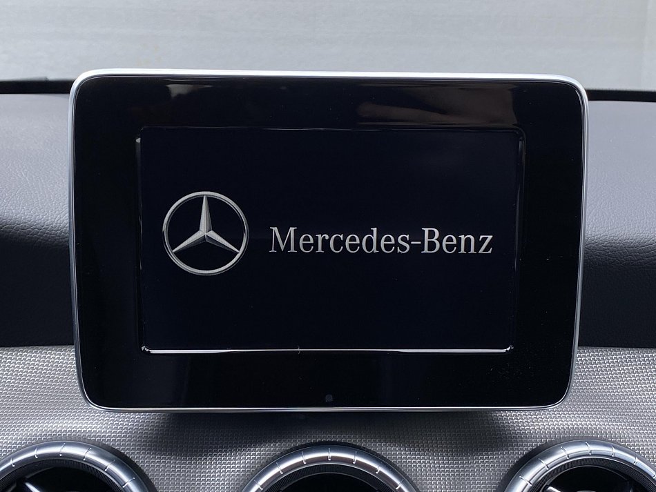 Mercedes-Benz CLA 1.6T  180