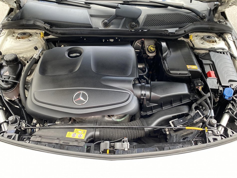 Mercedes-Benz CLA 1.6T  180