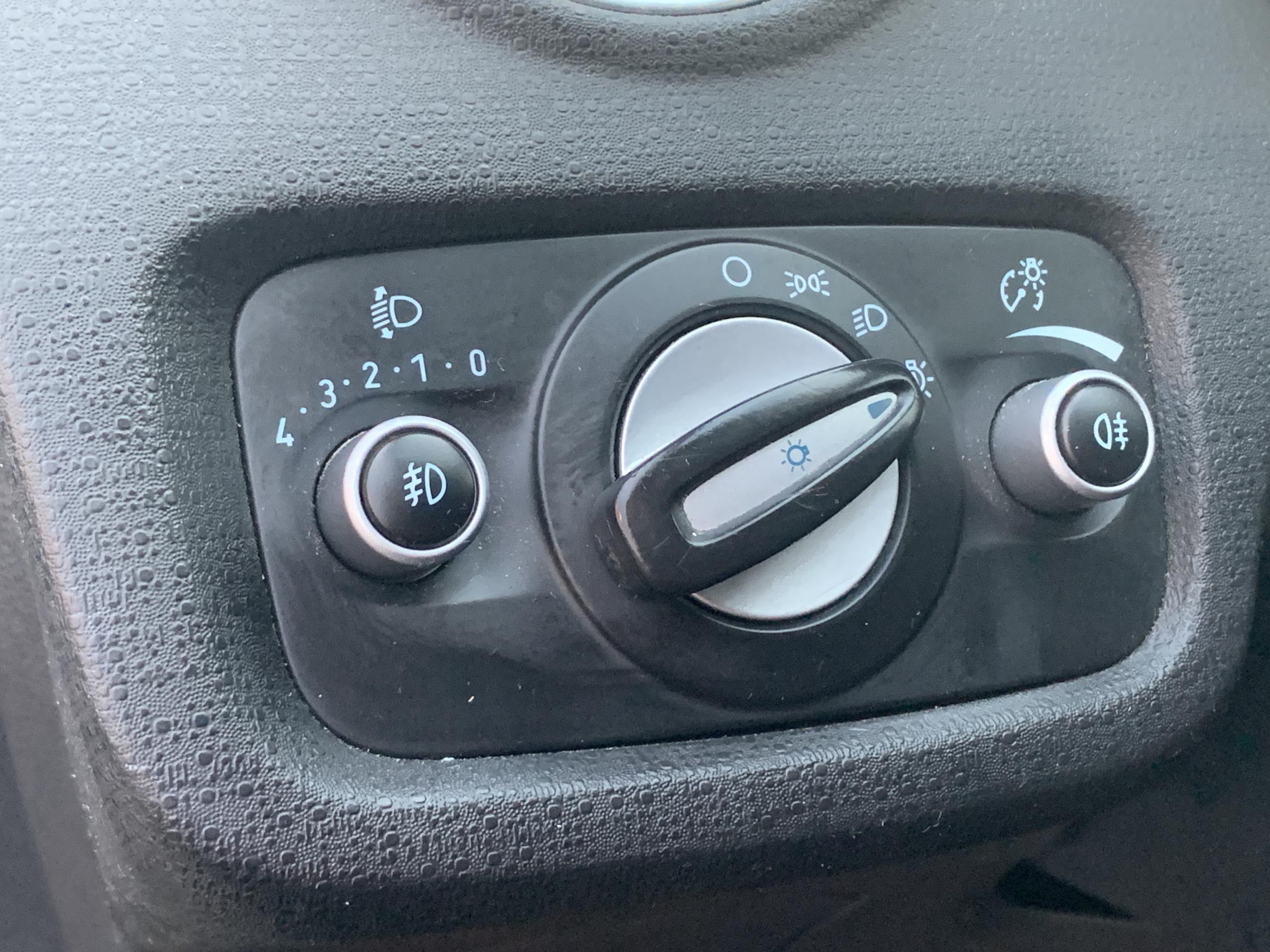 Ford Fiesta, 2012 - pohled č. 17