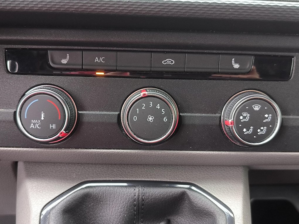 Volkswagen Transporter 2.0TDi  L2H1 T6.1