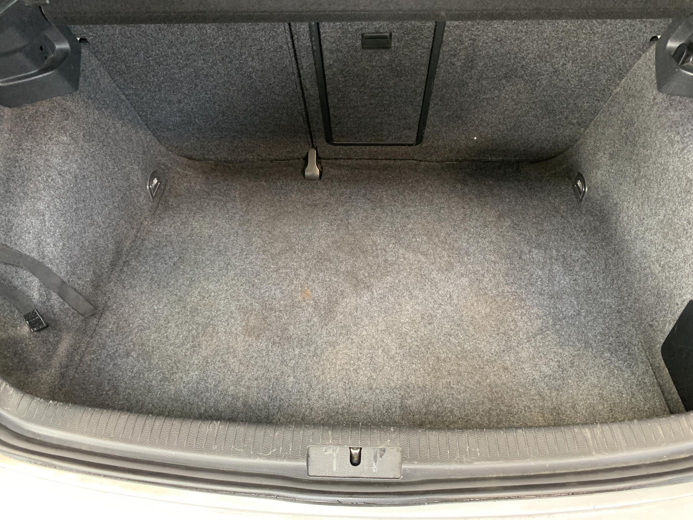 Volkswagen Golf, 2009 - pohled č. 8