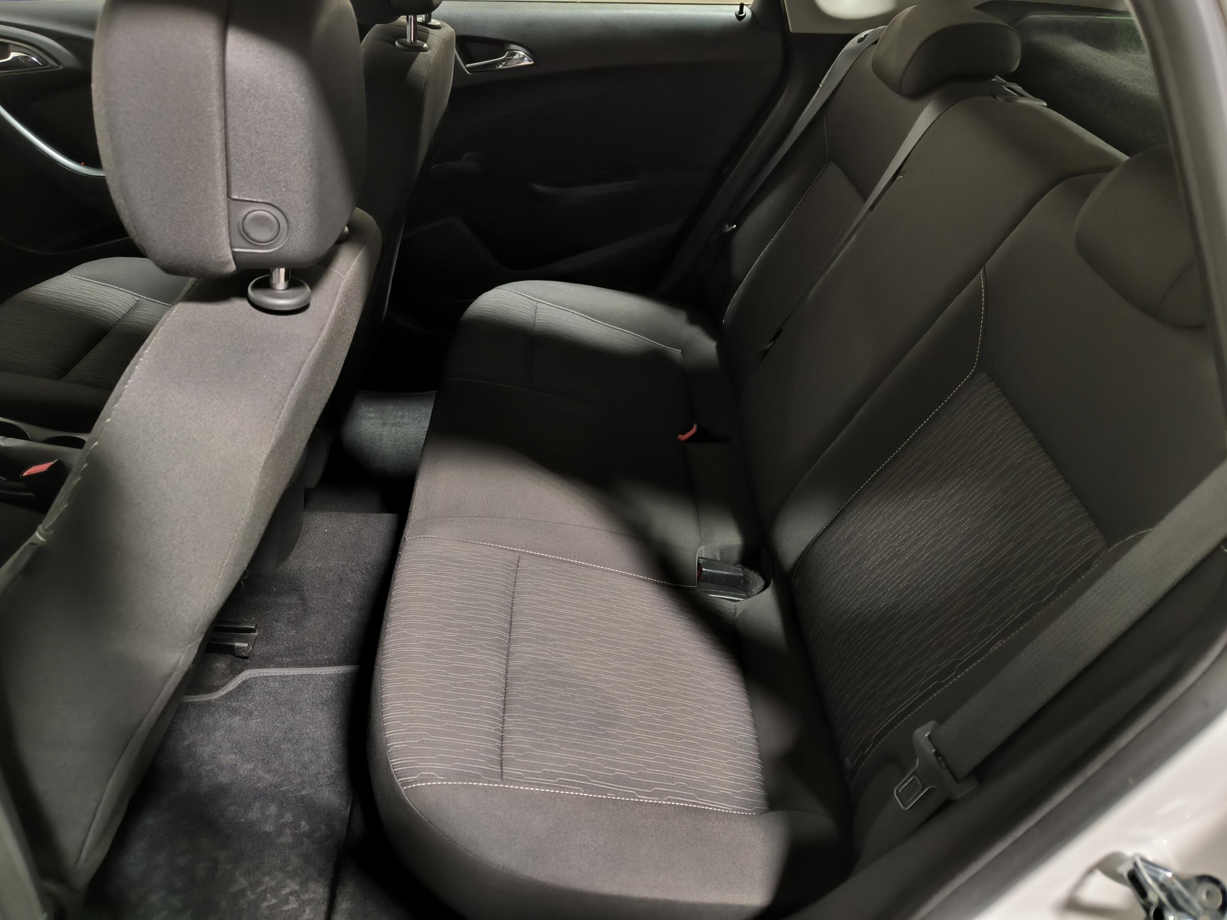 Opel Astra, 2013 - pohled č. 10