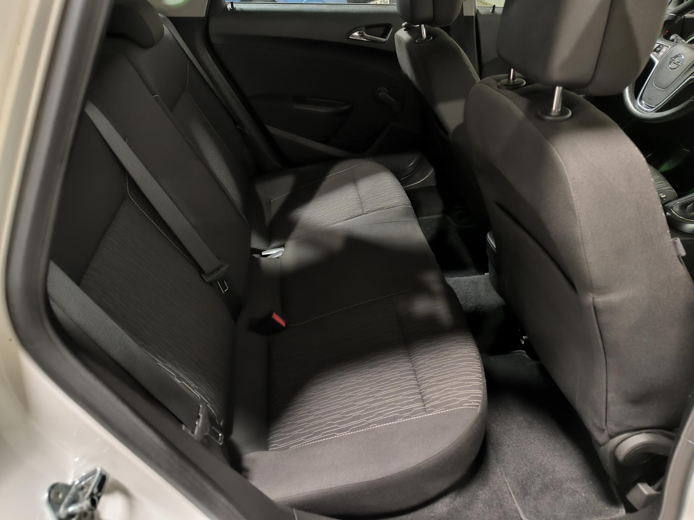 Opel Astra, 2013 - pohled č. 11