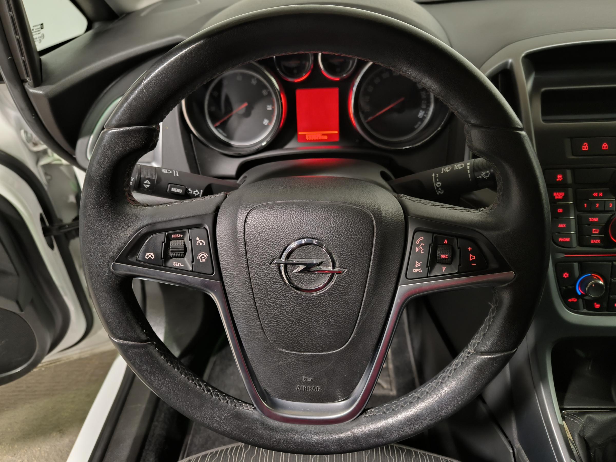 Opel Astra, 2013 - pohled č. 13