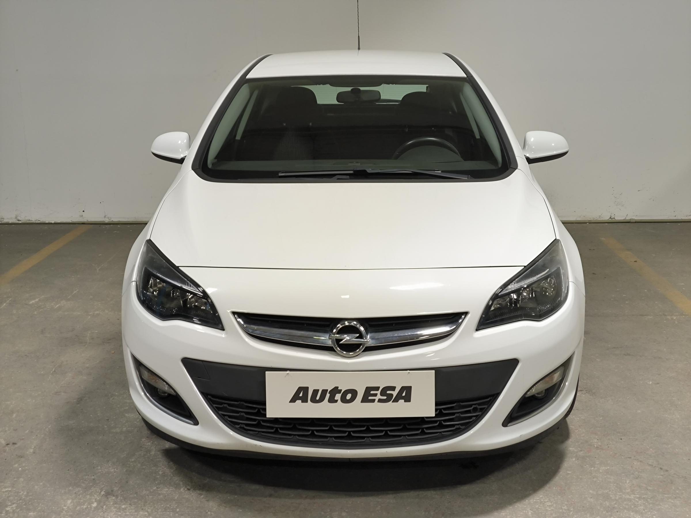 Opel Astra, 2013 - pohled č. 2