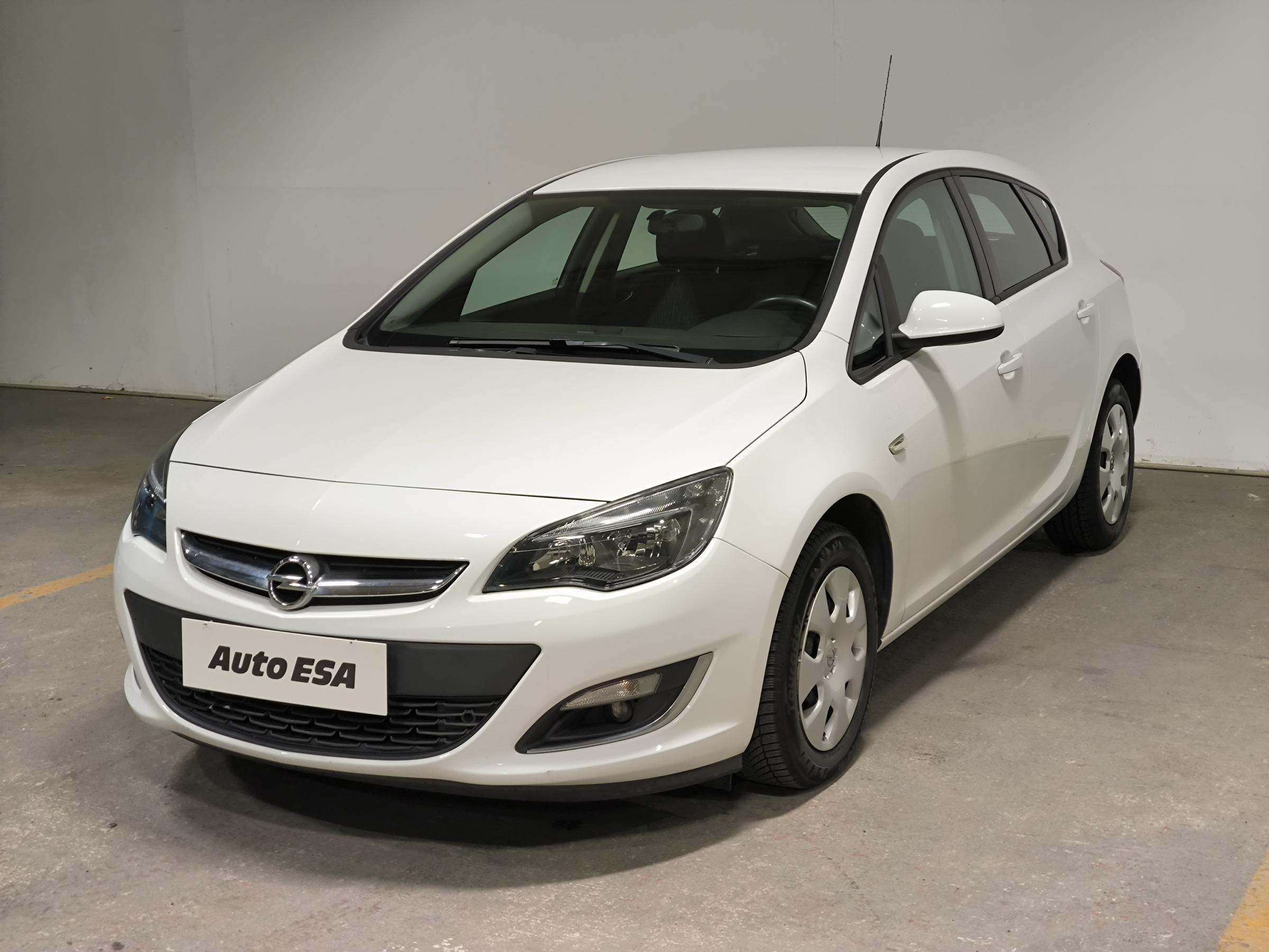 Opel Astra, 2013 - pohled č. 3