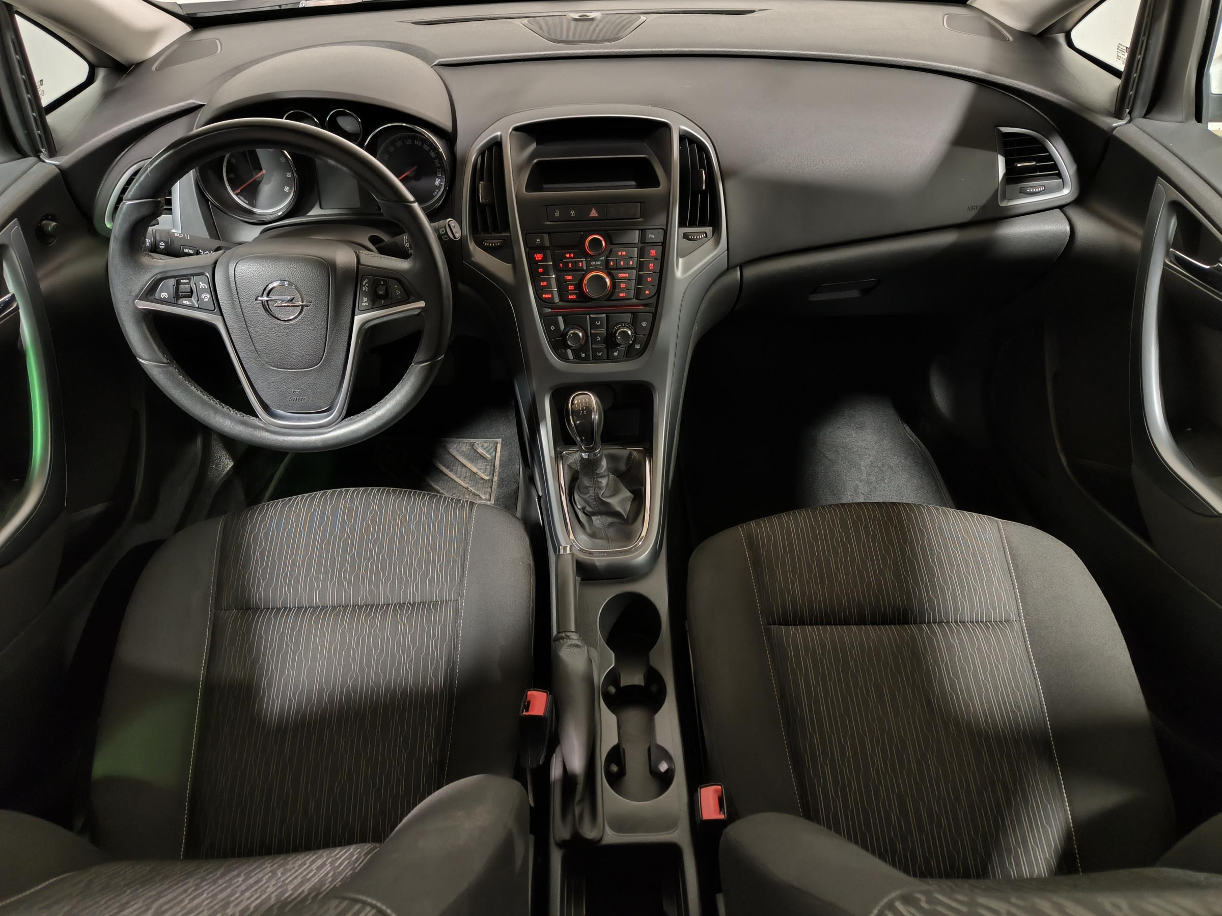 Opel Astra, 2013 - pohled č. 8