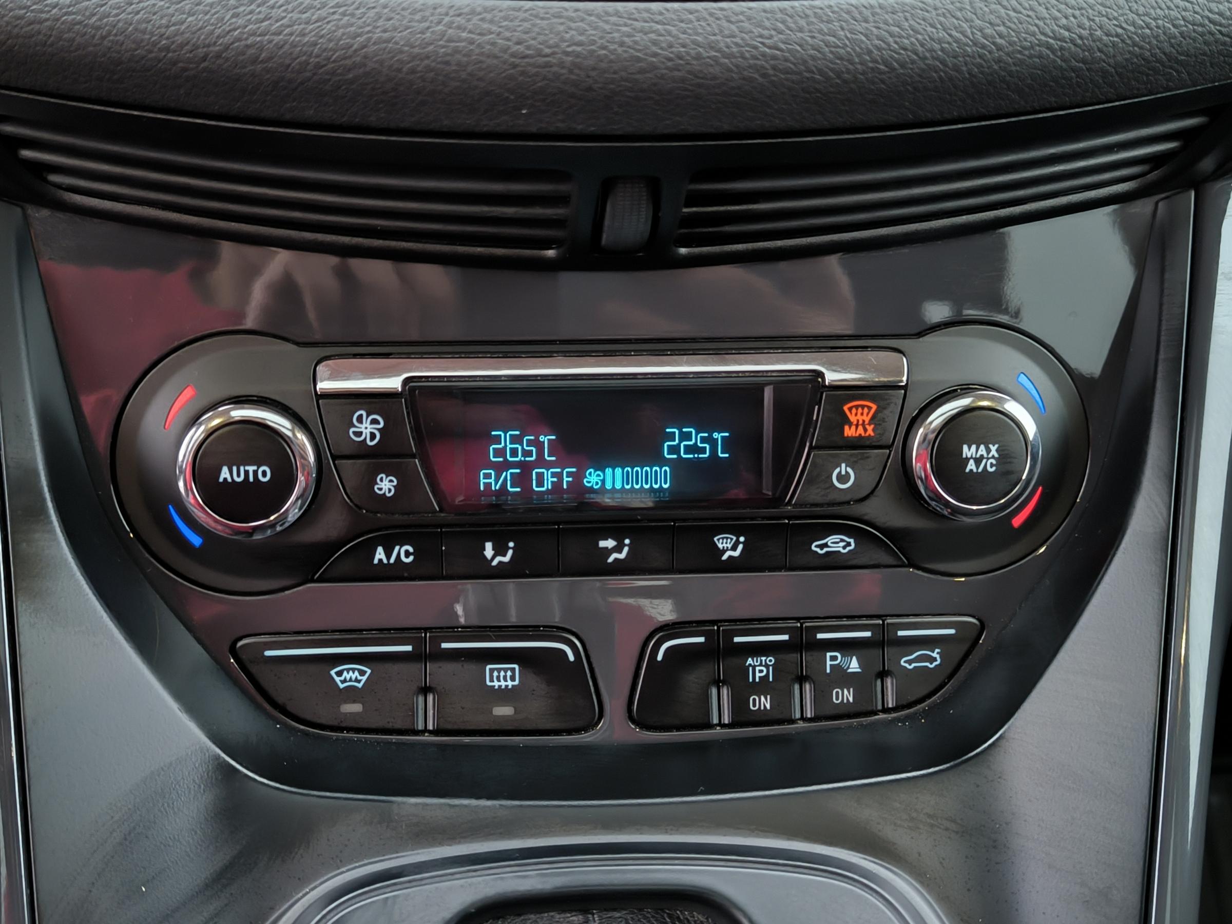 Ford Kuga, 2014 - pohled č. 15