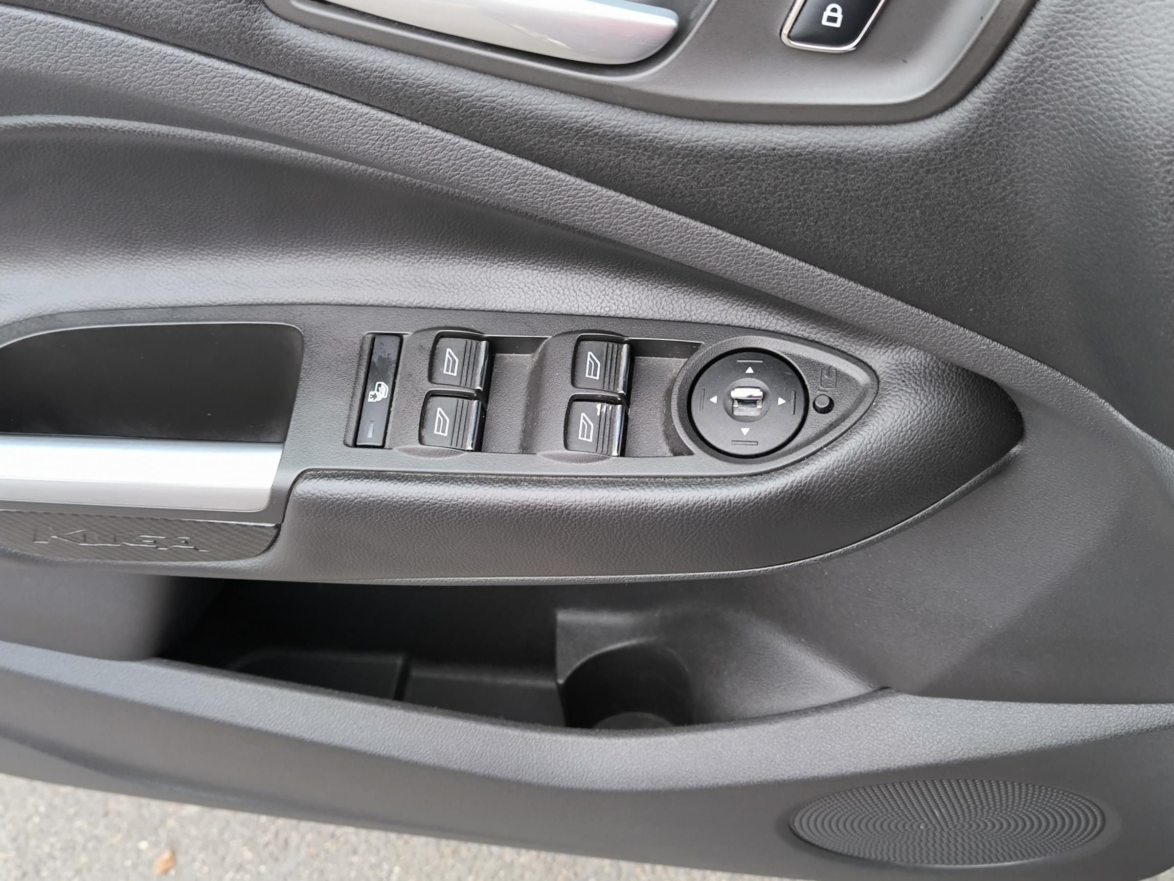 Ford Kuga, 2014 - pohled č. 17