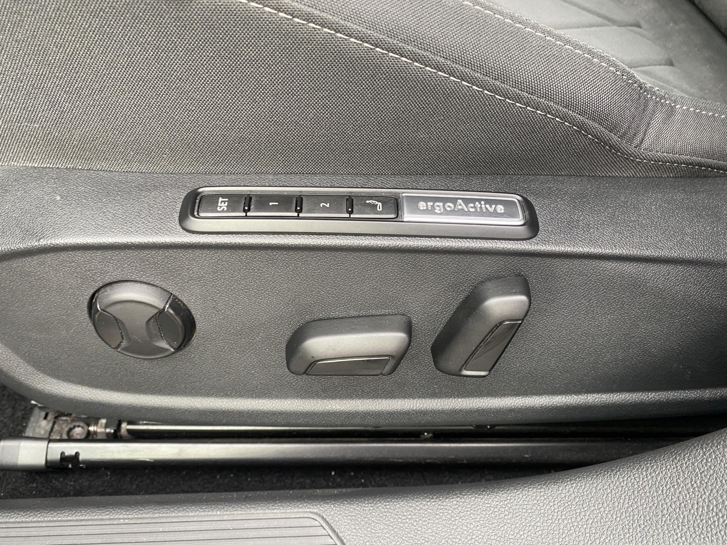 Volkswagen Golf, 2022 - pohled č. 24