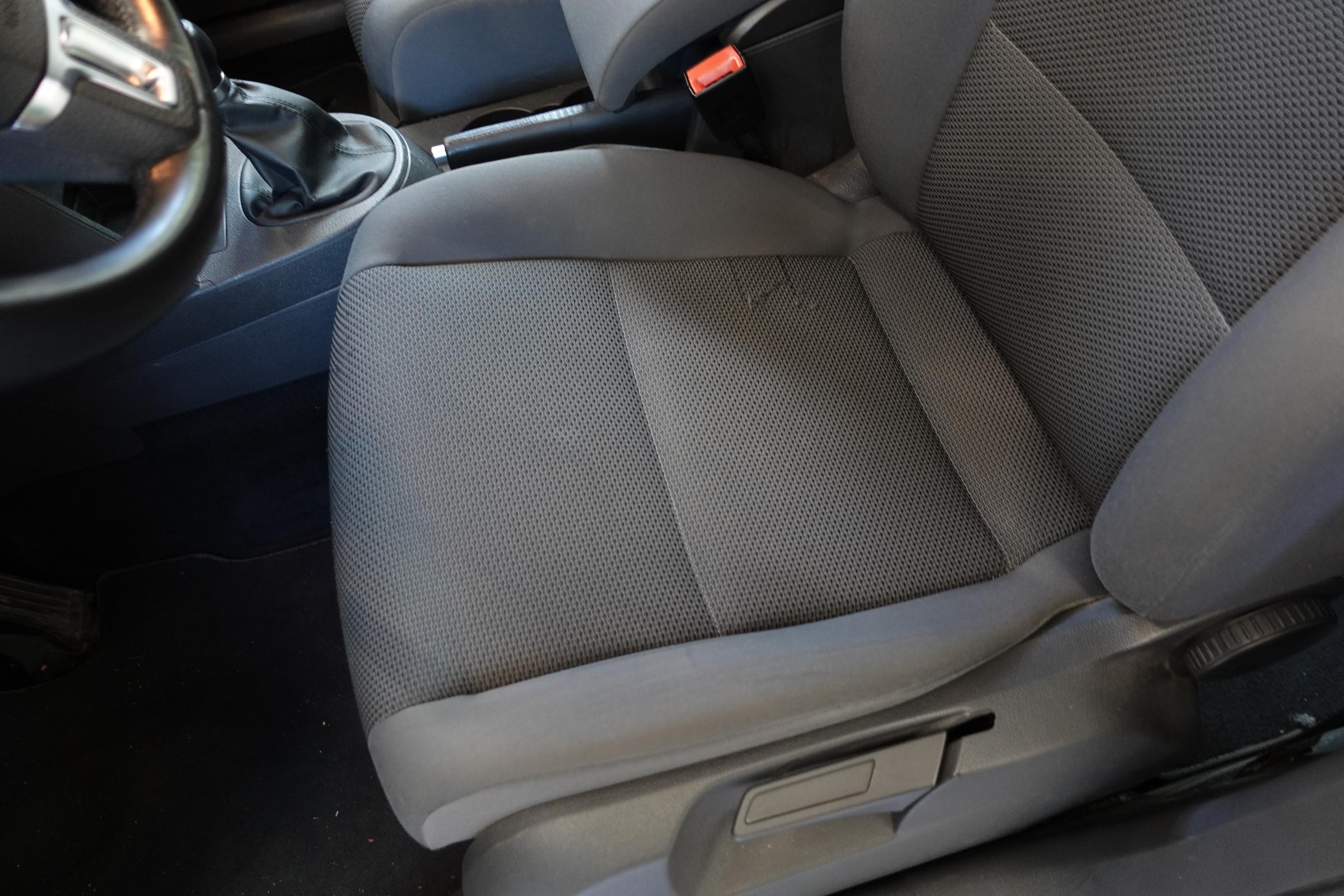 Volkswagen Touran, 2010 - pohled č. 10