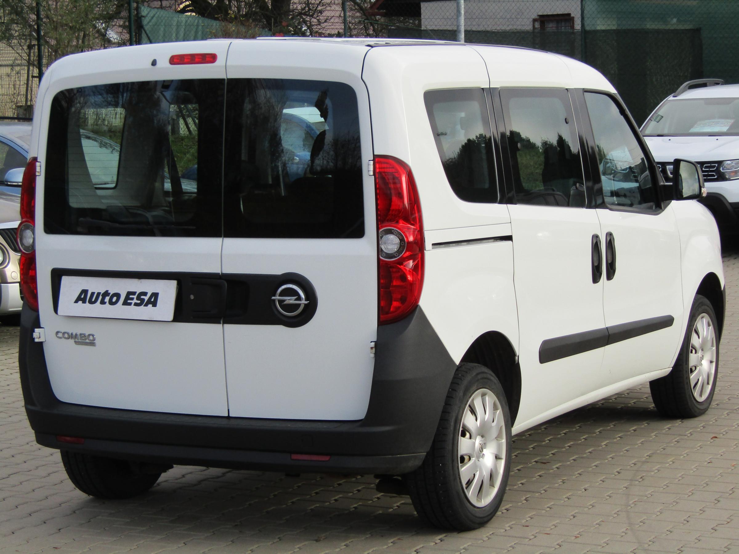 Opel Combo, 2016 - pohled č. 4