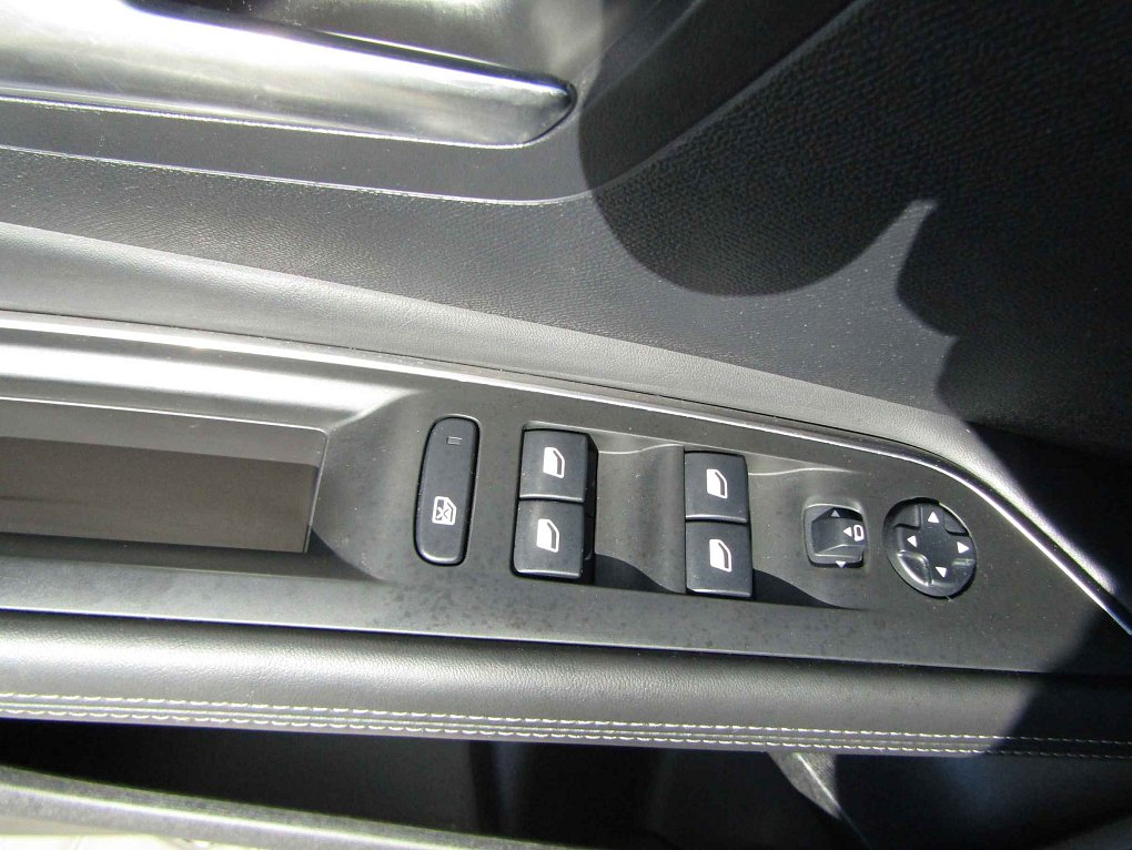 Peugeot 3008 1.2 PT 